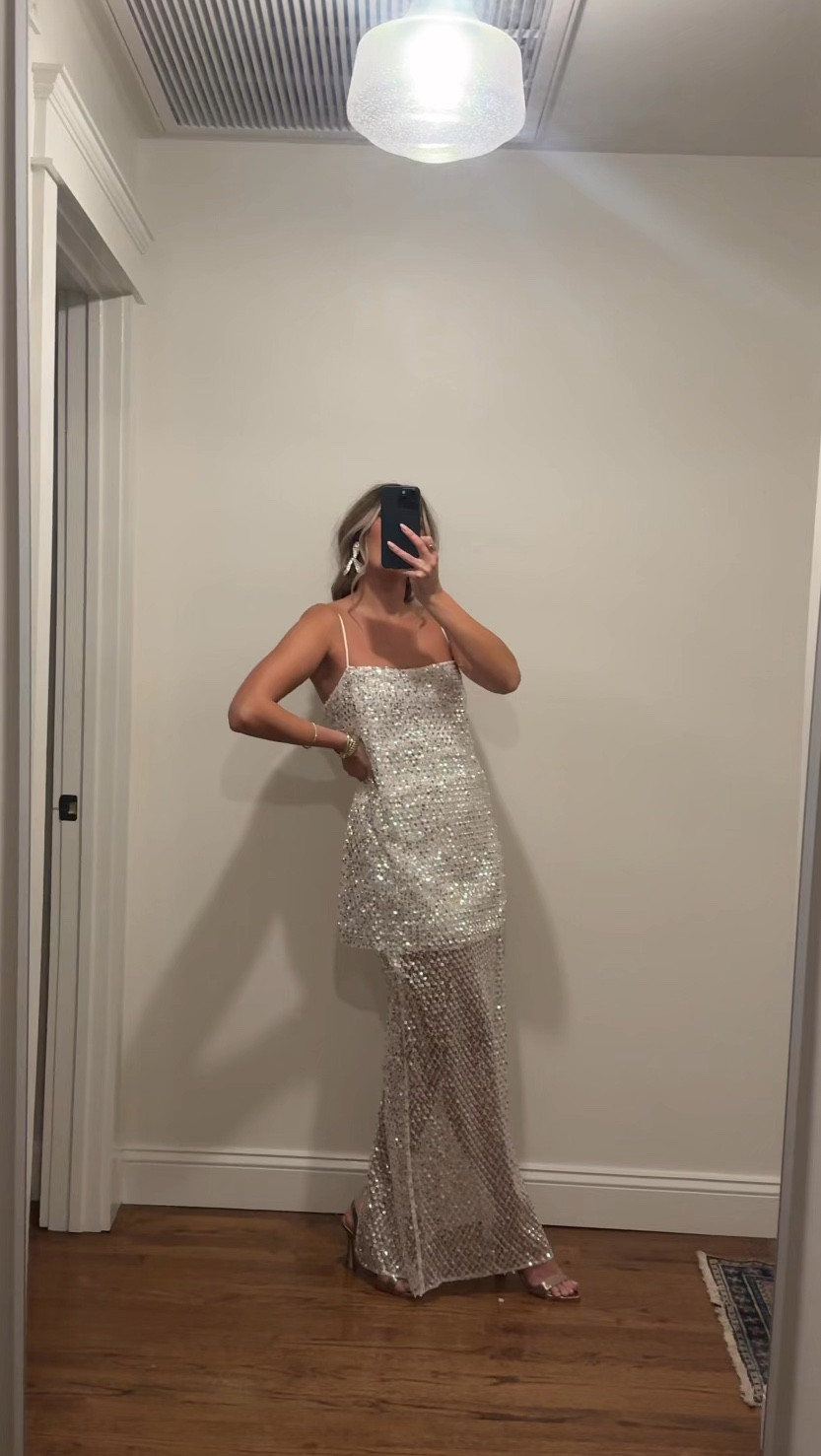 Tonight’s look with @anthropologie to preview their new wedding dress collection!!! Also think this would be sooooo good for brides as an after party dress or even a holiday party! Runs TTS!