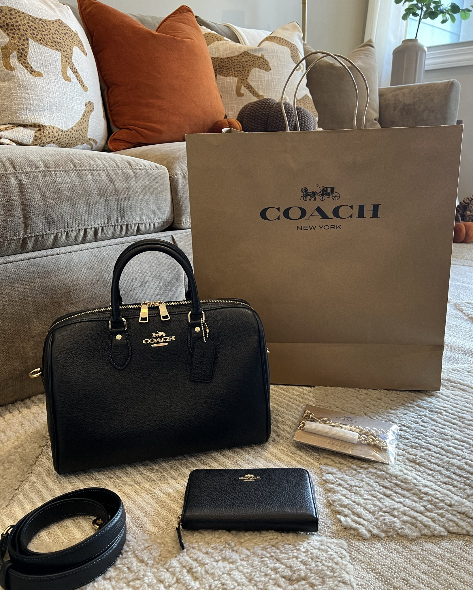 COACH! Pebble leather Large Rowan bag is definitely that girl! Comes with detachable strap, beautiful gold hardware, it’s everything you need in a bag! Jazz it up with a bag charm and chain, on sale now! Grab yours under $200 🤯

#LTKSaleAlert #LTKItBag #LTKGiftGuide