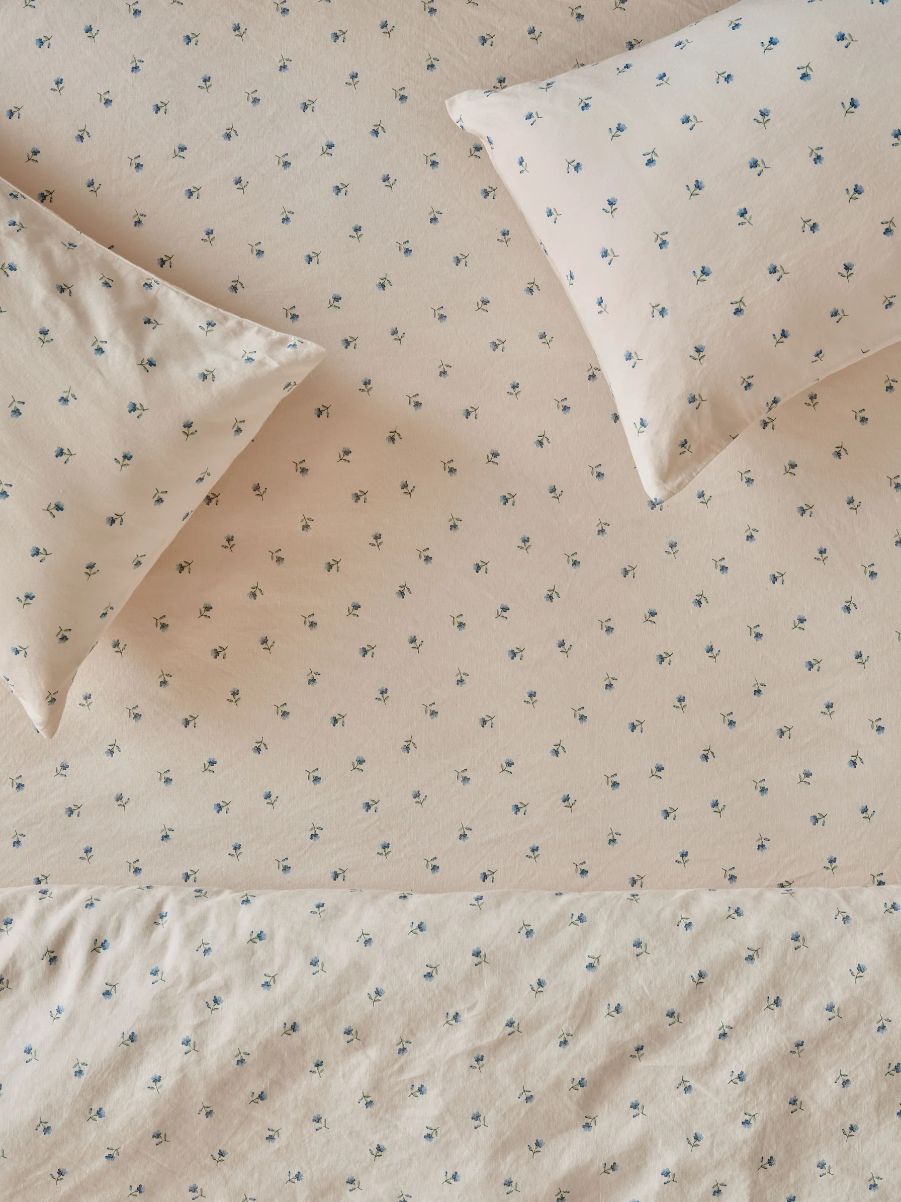 Dusk Blue Posy Bud Linen Blend Fitted Sheet | Piglet