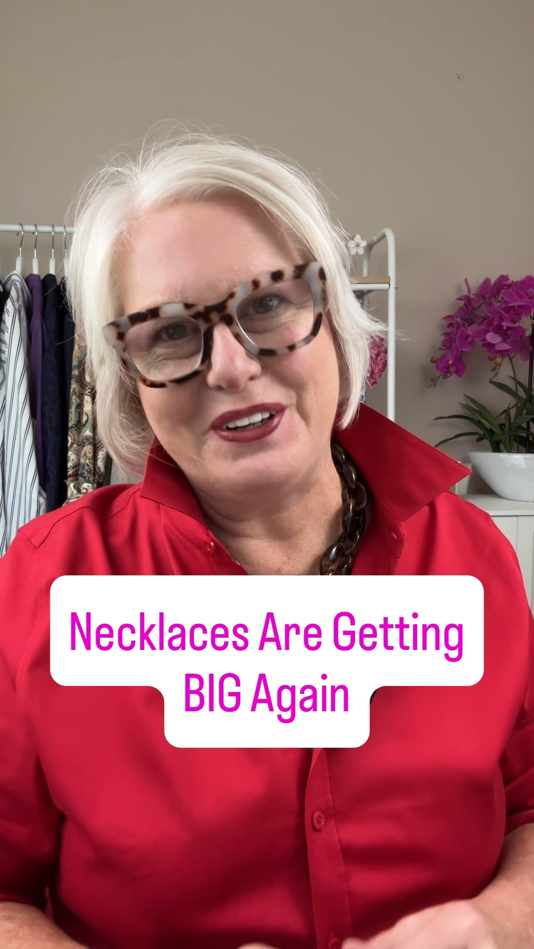 Chunky statement necklaces are making a comeback, with oversized links, big beads, statement pearls, tortoise, sculptural shapes and mixed materials showing up in jewelry for fall.
A bold necklace is also one of the easiest ways to make a simple outfit more interesting. Wear one with a sweater, T-shirt, button-front shirt or simple dress and let the necklace be the focal point. I’m sharing different ways to wear the chunky necklace trend, plus an easy styling tip for making statement jewelry work with the clothes already in your closet.

#LTKSeasonal #LTKOver40 #LTKU