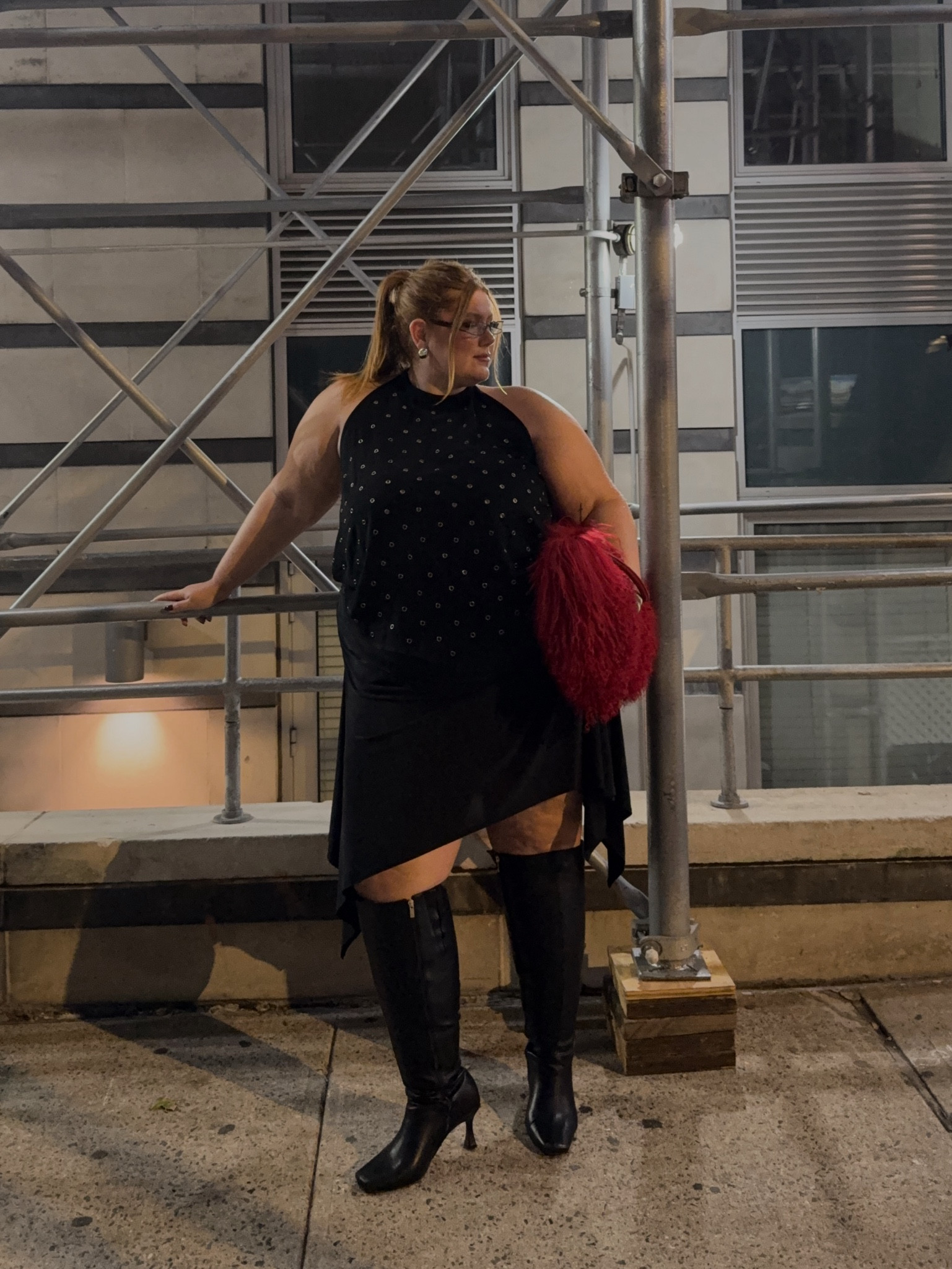 Plus size night out outfit

Black grommet halter top- 2X
Black asymmetrical skirt- 2X

#LTKmidsize #LTKplussize #LTKpartywear