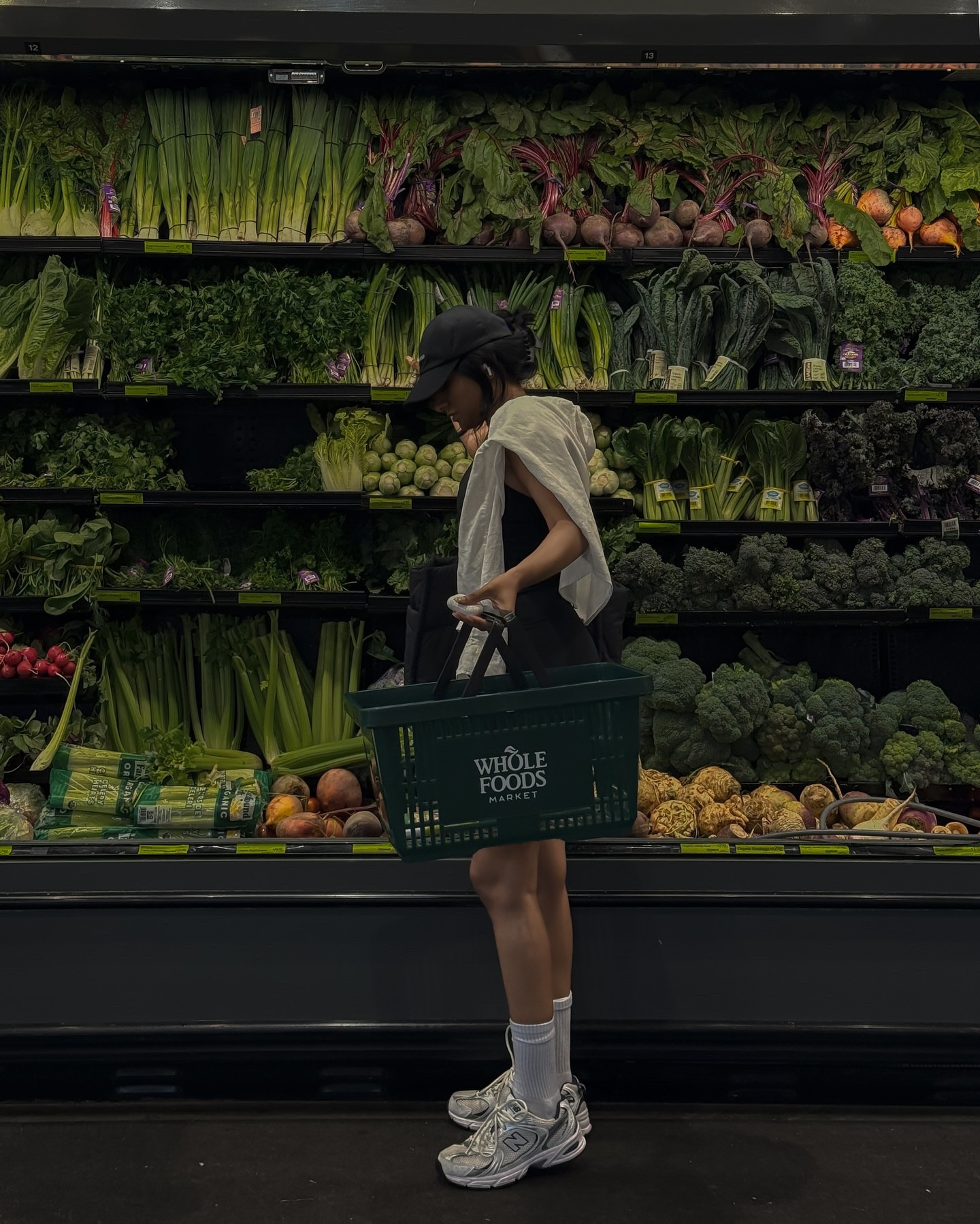 whole foods —whole mood 🥦🥬✨🫶

set @csb
Bag @thirtyyears
Shoes @newbalance
 @wholefoods

Grocery store ootd | grocery basket trend | NYC street style | Pinterest aesthetic inspired outfit | what cool girls wear| Parisian chic outfits for summer| athletic outfit | sporty chic outfits | Pilates aesthetic | wellness self care | activewear set | American influencer style | newyork influencer style | model-off-duty | elevated basics | moody aesthetic |