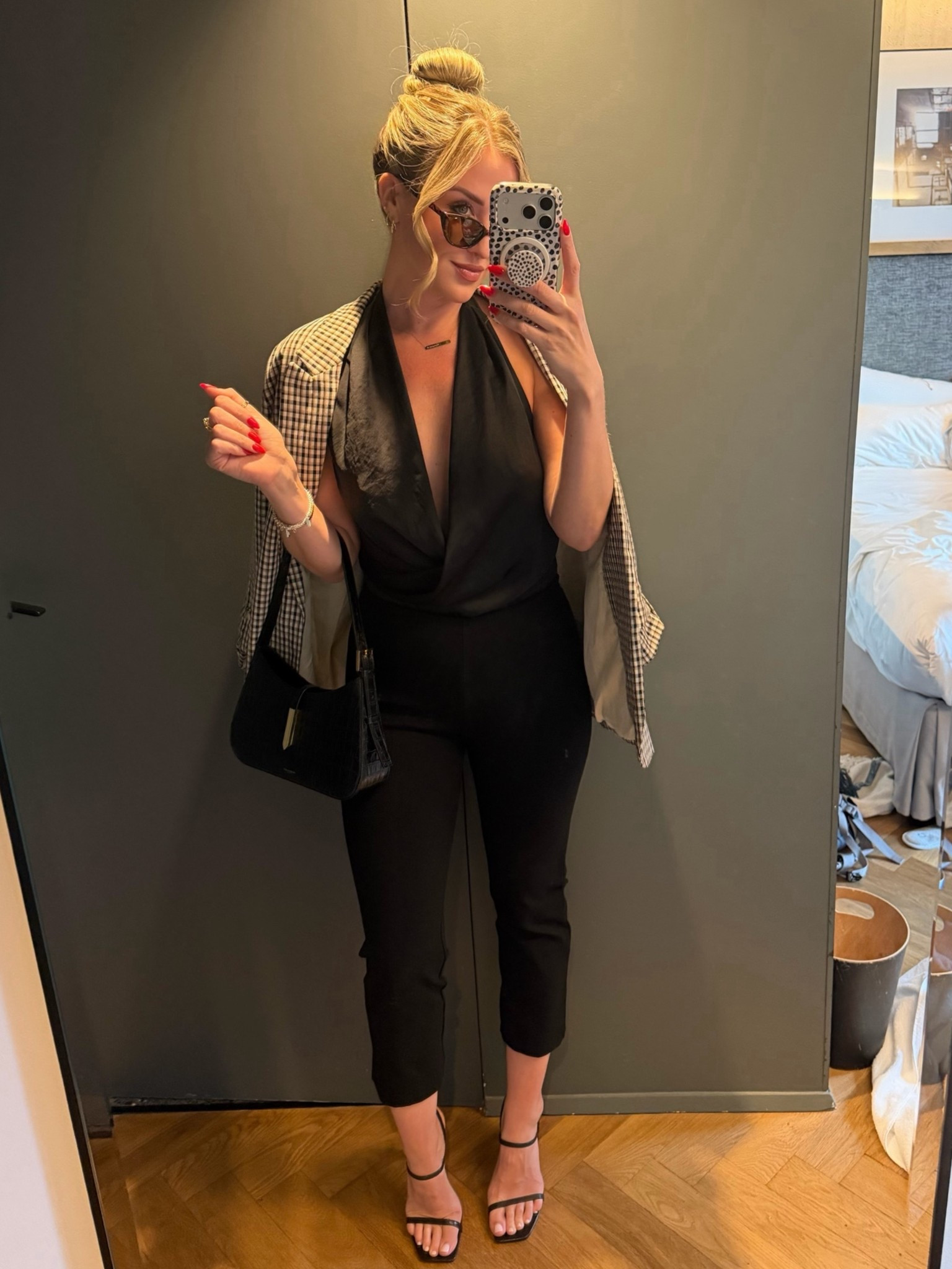 These ankle pants are so good! They’re high waisted and a thick ponte fabric - oh so flattering 👌 I’m wearing a size medium 

 @Quince

#LTKootd #LTKSeasonal #LTKWorkwear