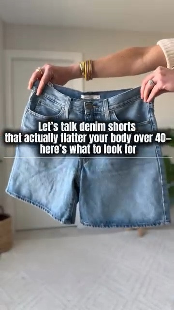 If you're over 40 and struggling to find shorts that feel modern and flattering, the issue usually isn't you
-it's the fit formula.
Here's what to look for:
• Mid-rise waist: Creates shape & comfort without the dreaded muffin top.
5" inseam: Long enough for coverage, short enough to still feel fresh.
Structured Fabric: Gives
polish, smooths out without being restrictive.
Slim but not tight leg:
Streamlines the silhouette without clinging to every curve.

#LTKOver40 #LTKootd #LTKSeasonal