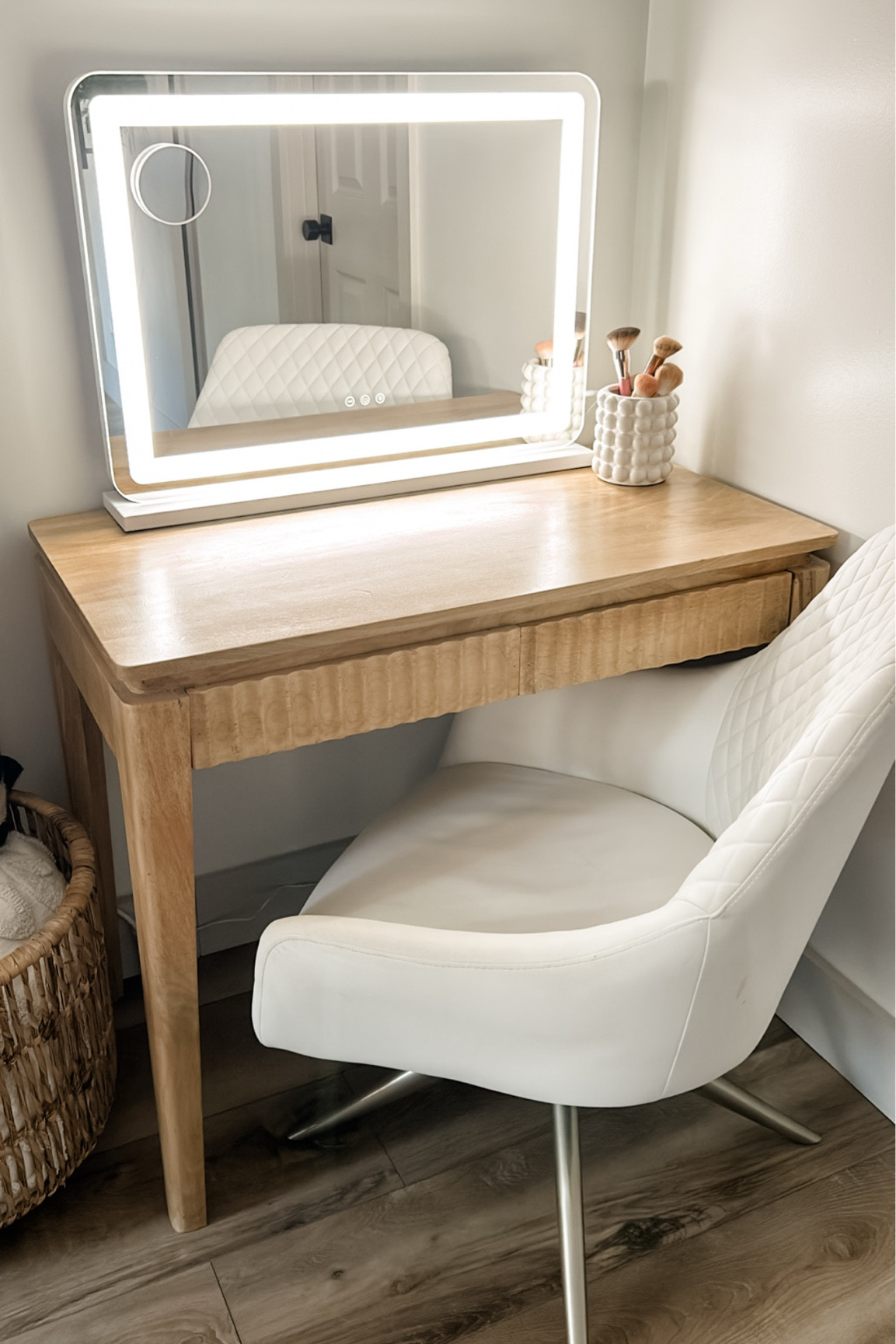 LED Vanity light for just around $60! Definitely a must! #makeupvanity #vanitymirror #amazonbeauty #amazonhome #amazondeals #amazonfinds #founditonamazon

#LTKHome #LTKFindsUnder100 #LTKBeauty