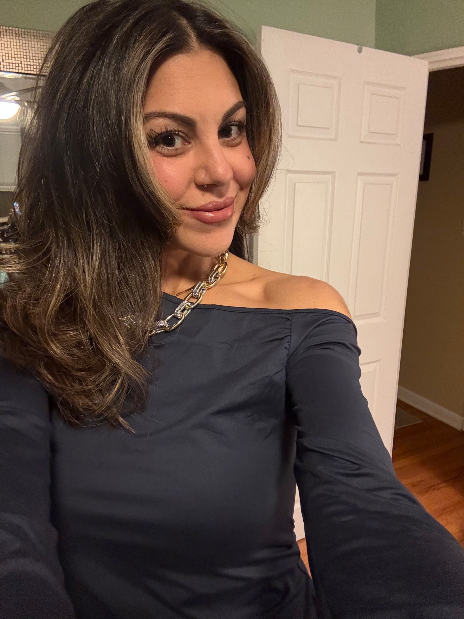 Girls night!! 🩶
Top and jewelry linked!!

#LTKdayinmylife #LTKFindsUnder50 #LTKSaleAlert