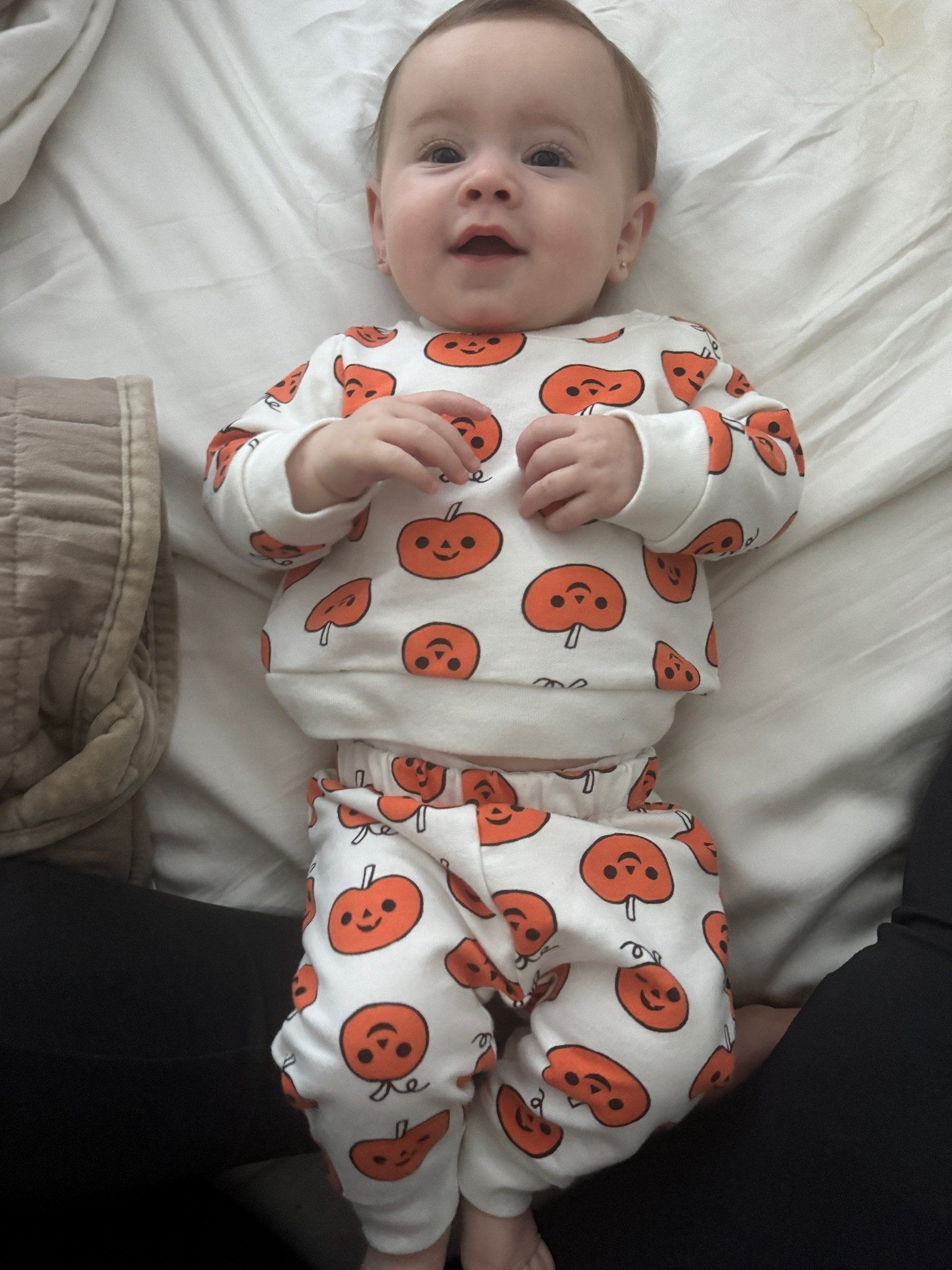 Couldn’t resist this adorable pumpkin set from Target for Lennon! 🎃🍂 It’s the perfect mix of cozy and cute for all her fall adventures—whether we’re snuggling at home or snapping festive photos. Love finding seasonal pieces that are as comfy as they are cute! Tap the link to shop this look and bring a little extra pumpkin spice to your little one’s wardrobe!

#LTKBump #LTKKids #LTKBaby