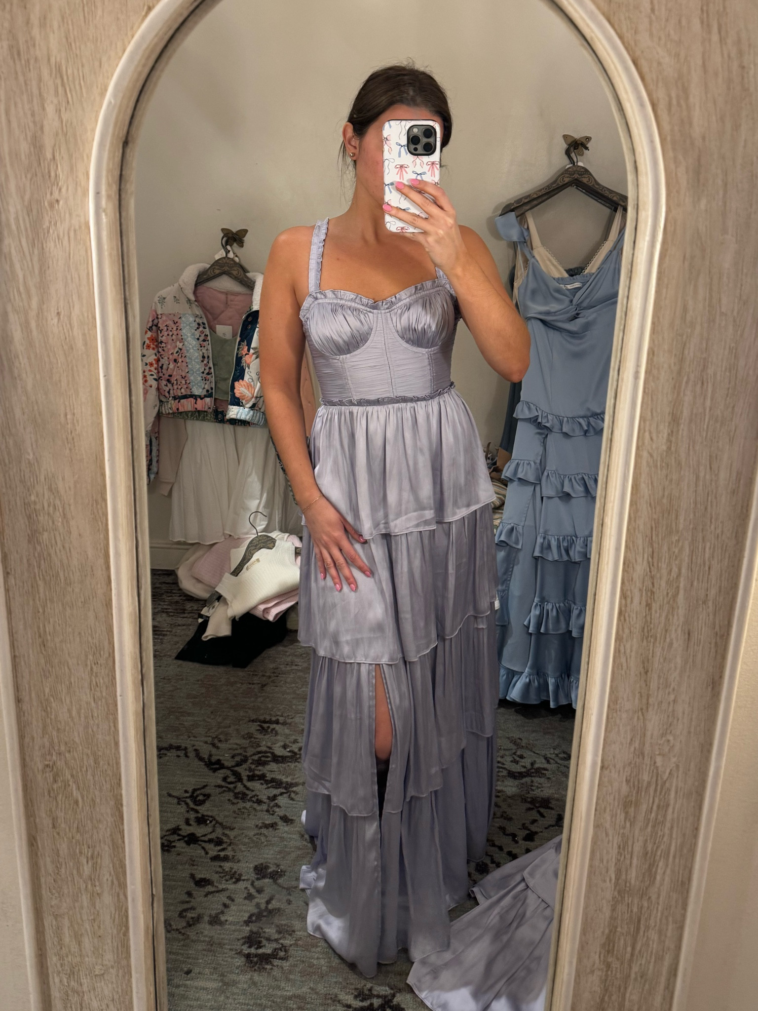 LOVEEEEE this dress for a spring wedding or bridesmaid! It’s so much prettier in person the color is a neutral lilac that has a sparkly metallic look! Wearing an XS