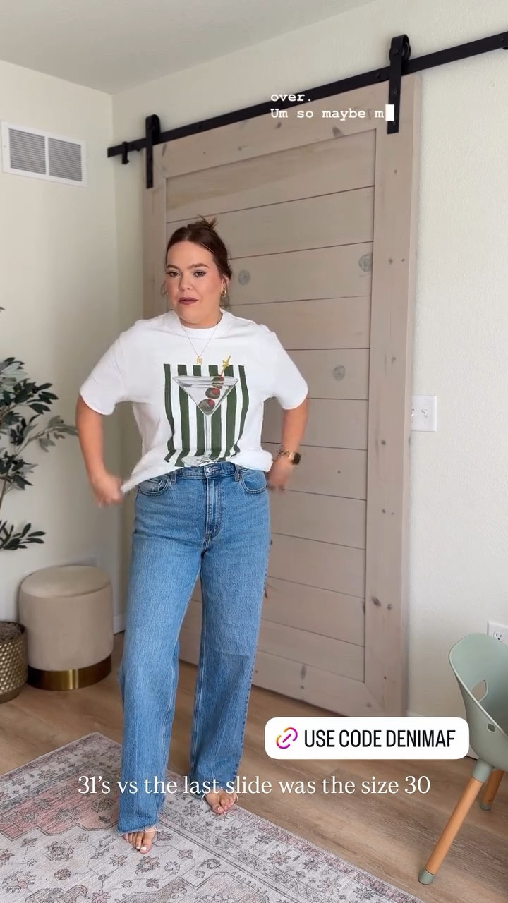 High rise 90s relaxed denim // wearing size 31, I’m usually a 10/12 so if you’re between sizes I’d suggest sizing up // Abercrombie denim sale / use code DENIMAF for additional 20% off their current sale through 8/11 / mom jeans / fall fashion 

#LTKStyleTip #LTKMidsize #LTKSaleAlert