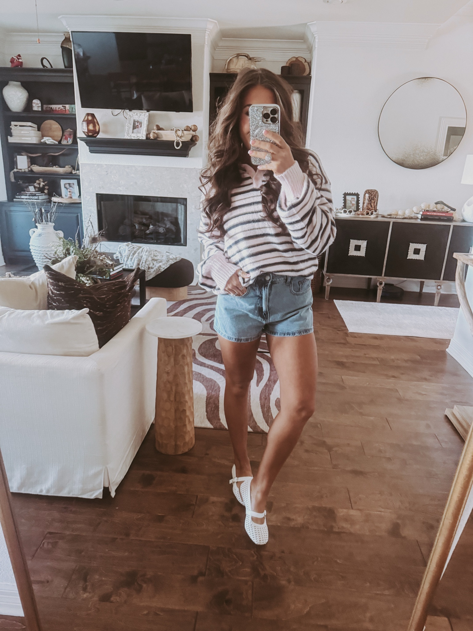 Perfect for a casual day out, this striped sweater (S) and denim shorts (S) combo will keep you stylish. 🌸 (Lip - Charlotte Tilbury KIM KW + MAC Cork)


#LTKootd #LTKPetite #LTKSaleAlert