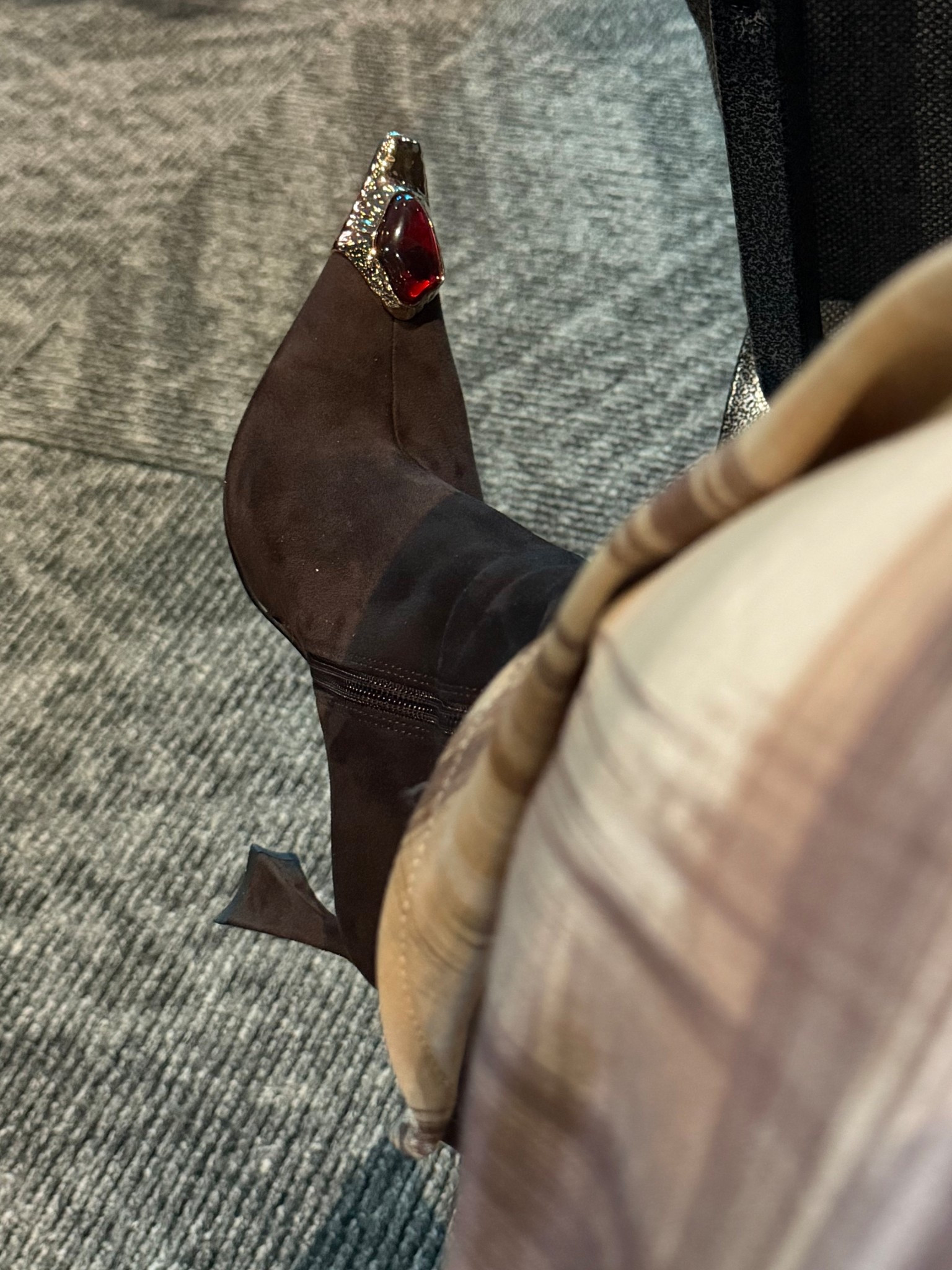 A BOOT! 😍
Size up a whole size… the toe area is very skinny

#LTKootd #LTKSeasonal #LTKgrwm