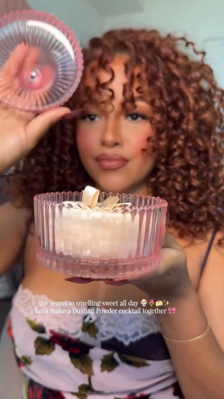 Making my own dusting powder cocktail and of course it had to be pink! 💕✨ Thanks to @Aaliya Cool because now I’m hooked… and honestly I’m okay with it 👀 Made it to match all my favorite scents 🎀 
@fentyskin @esteelauder  @lancomeofficial @loccitane 
#dustingpowder #dustingpowdercocktail #beautymusthaves
