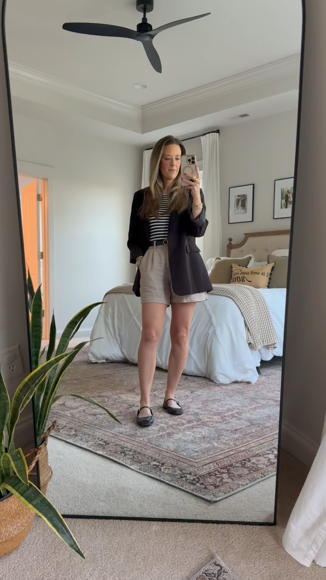 Day 24 of my summer capsule wardrobe. 

Sizing: 
Blazer: small 
Striped fitted tee: XS 
Linen shorts: XS

Minimalist style, Kachel sheet, elevated summer style, elevated casual, luxury, preppy style, classic style, casual workwear, summer workwearr

#LTKSummerEdit #LTKWorkwear #LTKStyleTip