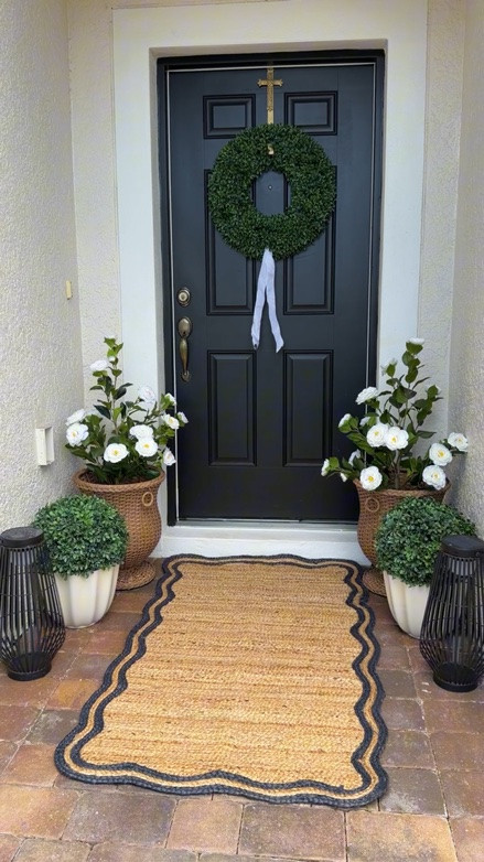 Summer doorway decor☀️🤍

#LTKmomlife #LTKSeasonal #LTKHome