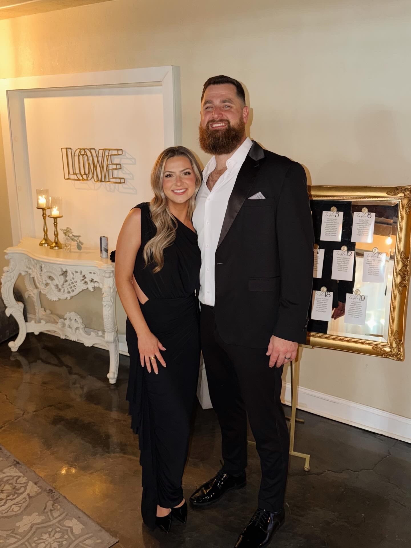 Best wedding guest dress! So flattering and stretchy 🖤 & most comfortable heels!!