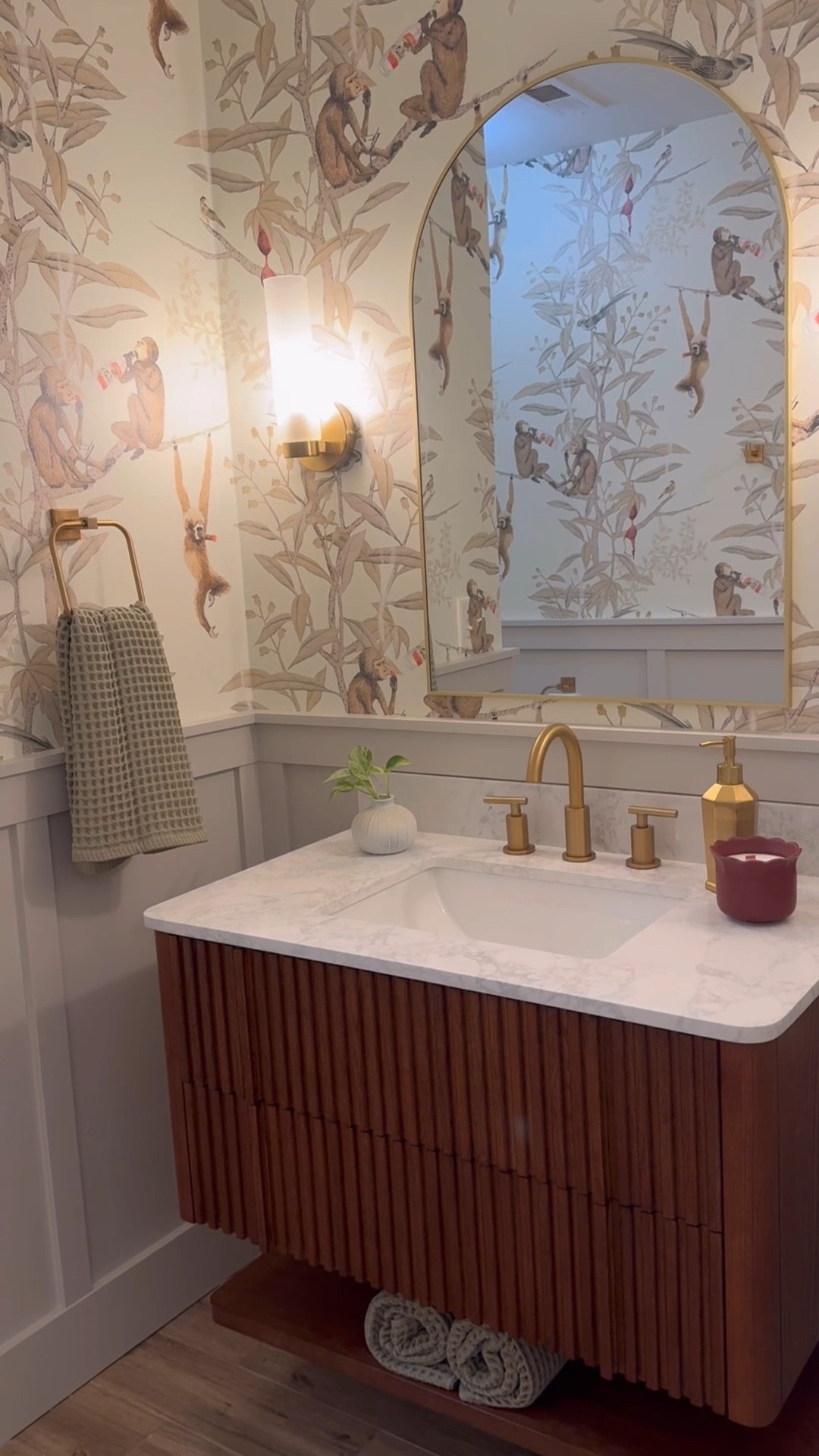 Sabina Floating Vanity by Hernest #winterathernest #hernestforchristmas #myhernesthome 