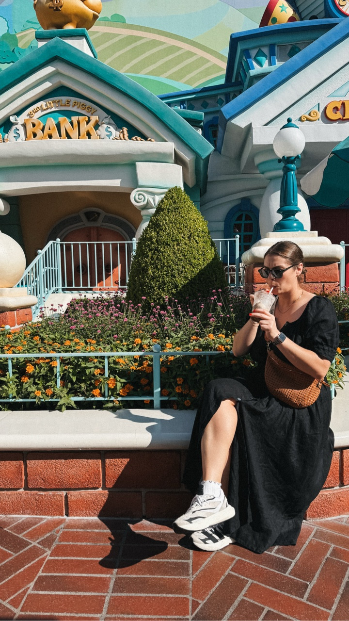 DAY TWO 🎡 linen + flowy

The humidity was fierce this day and my feet were hurting (thanks PF). I went for ultimate comfort and still looked cute and put together. If you struggle with plantar fasciitis— this shoe is for you! Just as comfy as a hoka in my opinion, but less expensive and a little more sporty chic. 

Comment ‘shop’ for links

#jcrew #midsizegirl #midsizeootd #disneyoutfitoftheday #disneyland #disneylandfashion #adidas