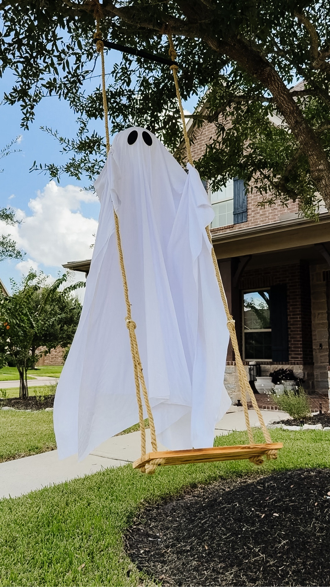 The cutest swinging ghost 👻 Grab this for your outdoor Halloween decorations before it’s gone!

Light up ghost, halloween decorations, hanging ghost, life size ghost decor, front porch ghosts

#LTKHome