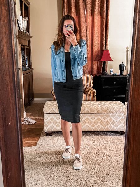 5’9” • Size small • Size 27 

Dress is really supportive but has amazing stretch.  True to size.  I’m wearing a small. 
Jacket true to size.  I’m wearing a small. 

#LTKstyletip #LTKtravel #LTKover40