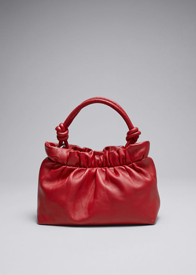 Beuteltasche aus Leder | & Other Stories (DE + FR)