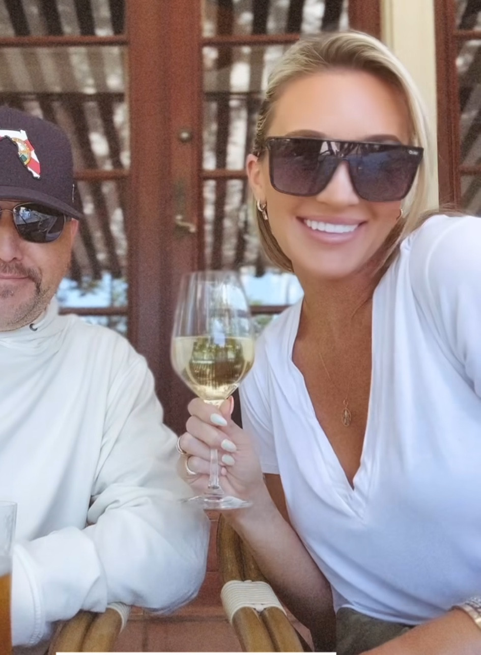 Shop Brittany Aldean's black shield sunglasses under $100 

#LTKfindsunder100 #LTKstyletip