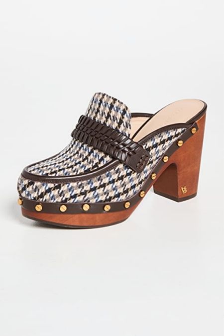 Obsessed with these clogs for Fall

#LTKitbag #LTKshoecrush #LTKstyletip