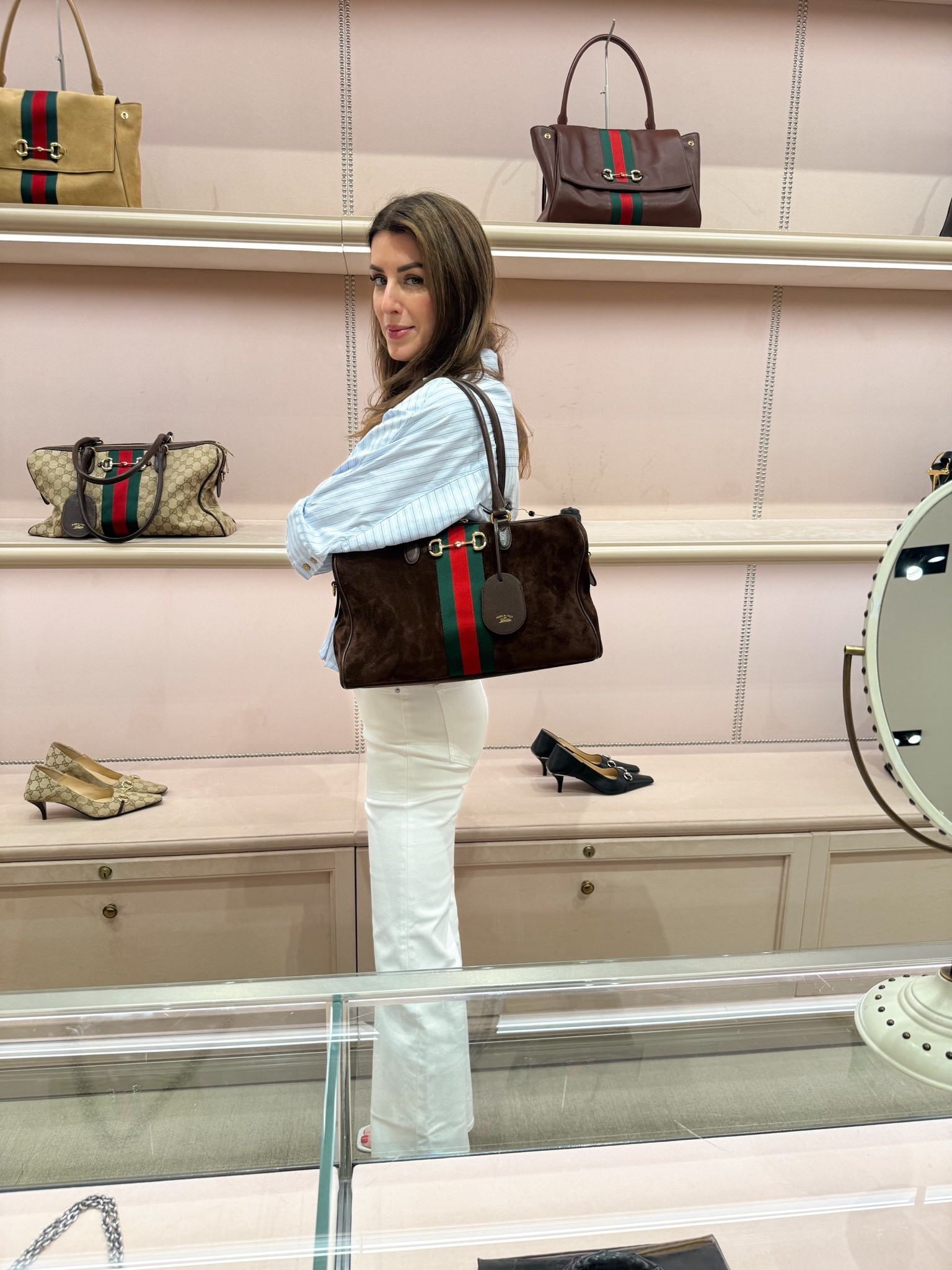 And here is the chocolate brown if you see this bag on my shoulder, come the fall don’t act surprised. I love this bag so much. It’s a great every day bag and this chocolate is delicious.