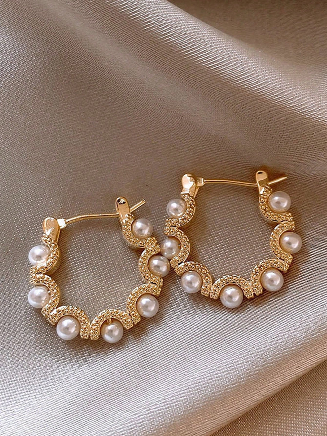 1pair Exquisite Circle Pearl Hoop Earrings, Korean Style Fashion Statement Ear Clips With Unique ... | SHEIN