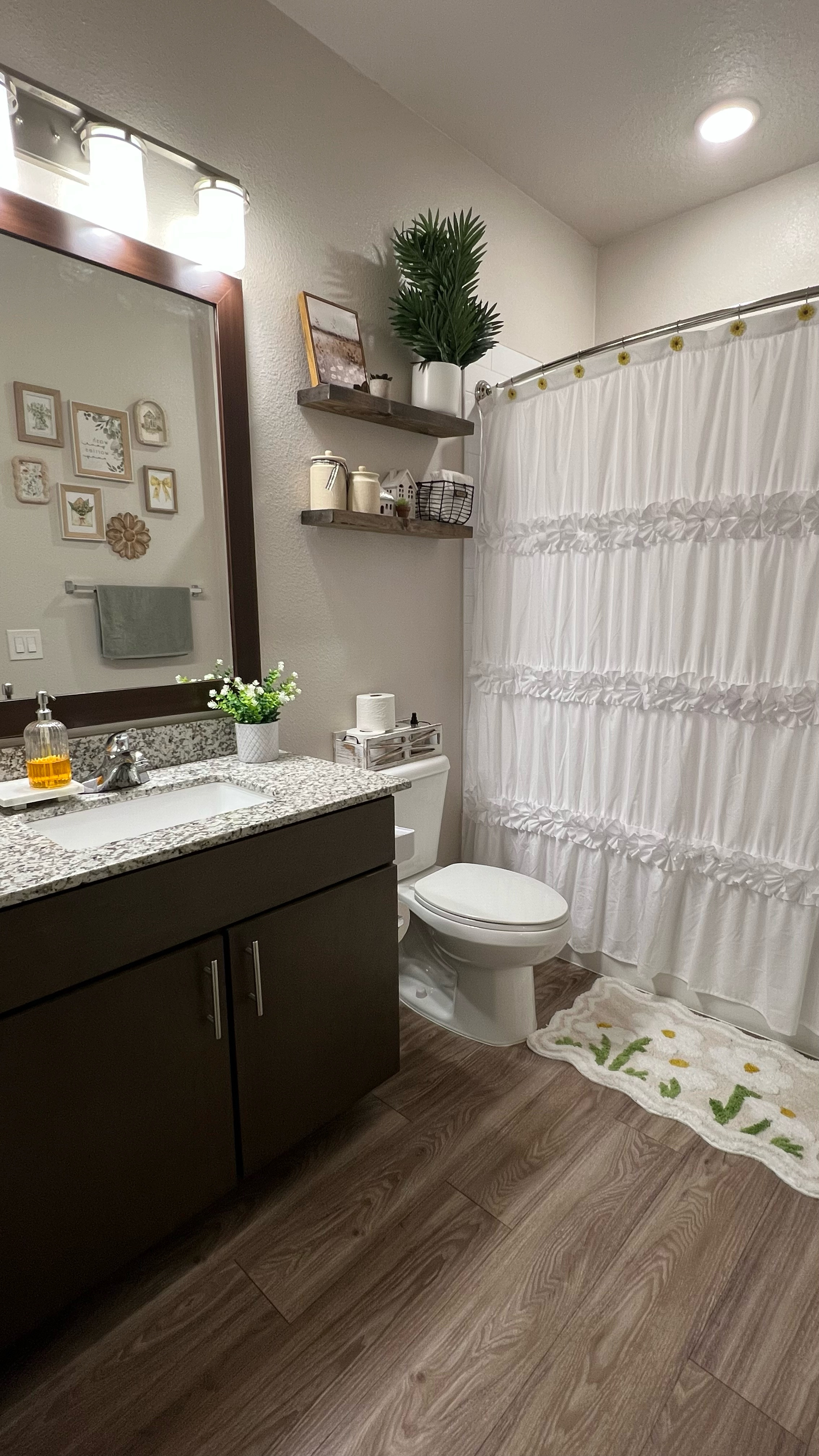 A little bathroom spring refresh! 🌸✨ 
Soft colors, fresh florals, and a touch of charm—because even the smallest spaces deserve a seasonal glow-up! 🛁💐 

Find similar items linked on my LTK 🌼
.
.
.
#springdecor #spring2025 #springhomedecor #apartment #apartmentdecor #apartmentinspiration #bathroomrefresh 

#LTKHome #LTKStyleTip #LTKSeasonal