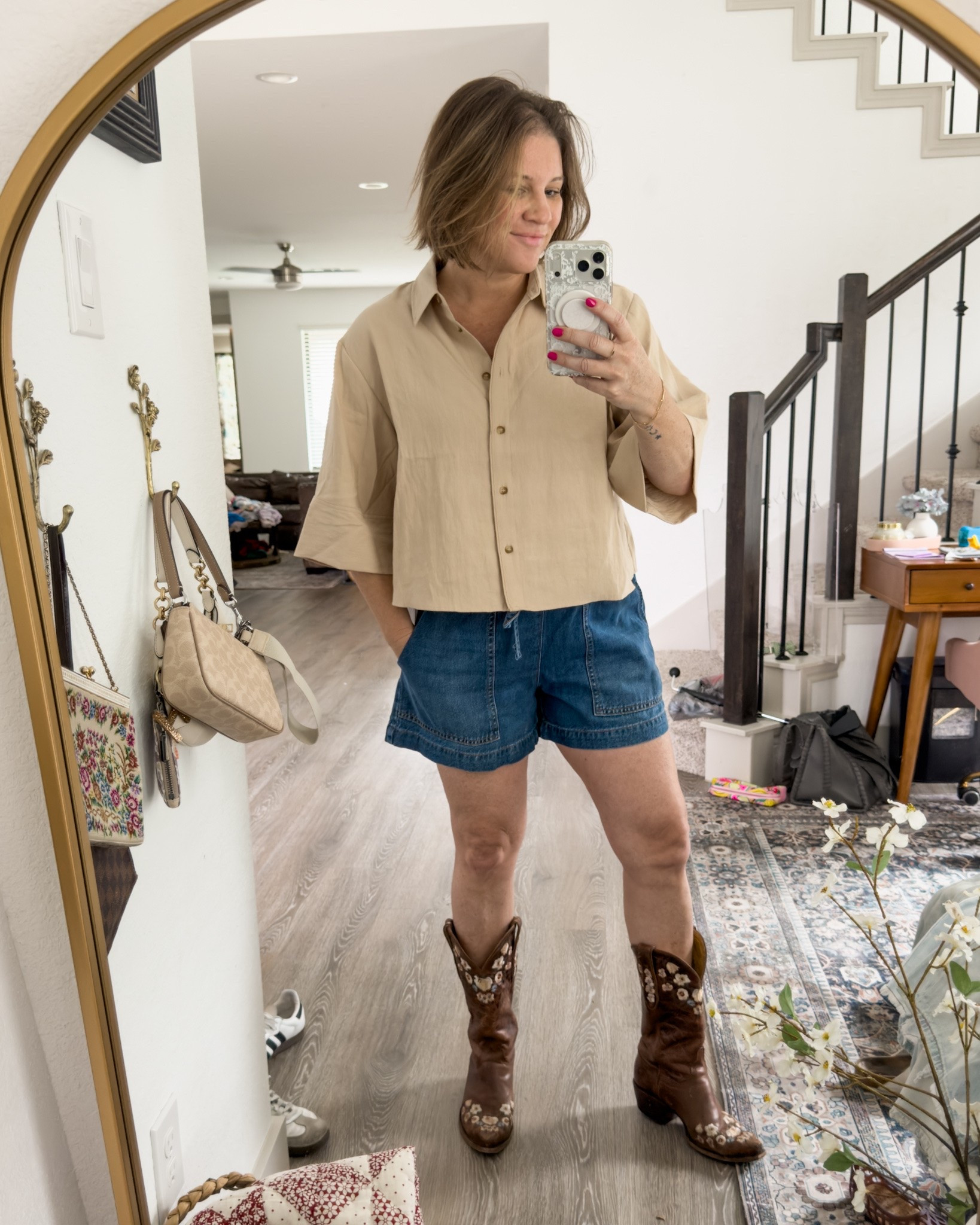 If you’re looking for denim shorts that aren’t too short and actually feel comfortable…these are them. 👏

✔️ Relaxed fit
✔️ Great length
✔️ Easy to style
✔️ Walmart find