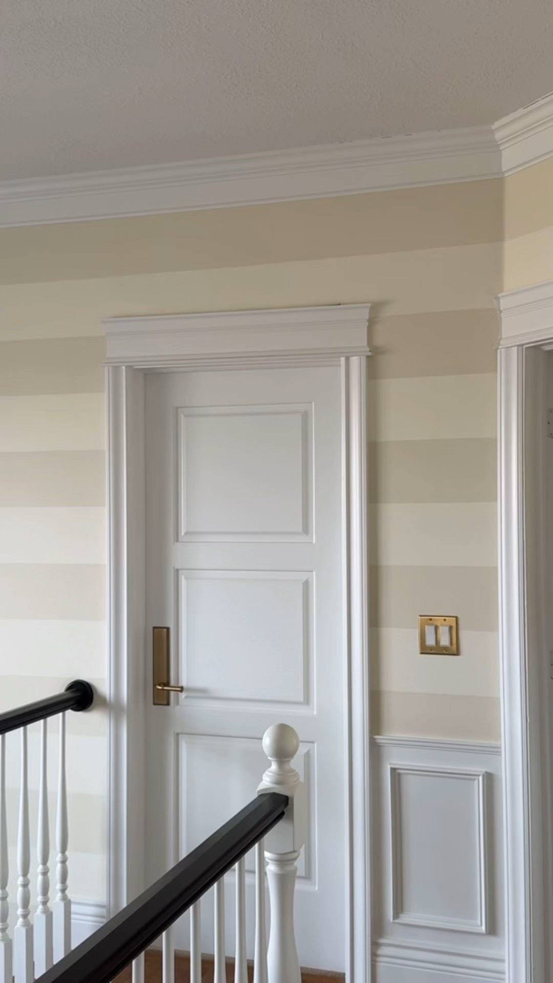 A pretty view I never show! Linking all the hardware and switch plates… also the runners! 

#LTKSeasonal #LTKHome