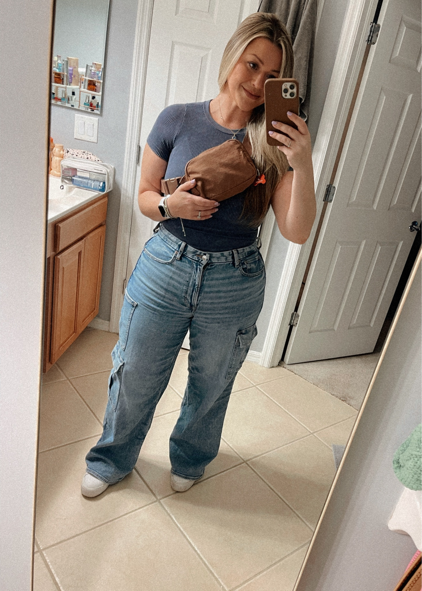 Obsessed with these American Eagle Cargo Jeans! 🤩 Casual Friday night outfit! 



#LTKsalealert #LTKstyletip #LTKmidsize