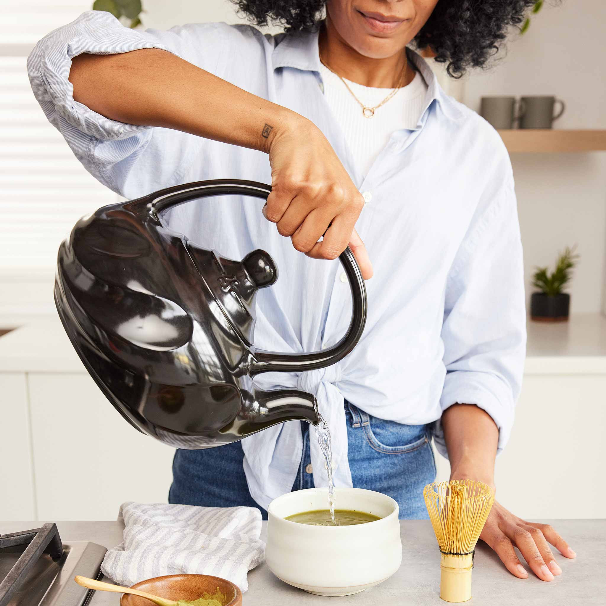 Ceramic 2.5-Quart Swirl Tea Kettle | Xtrema Teaware | Xtrema Cookware