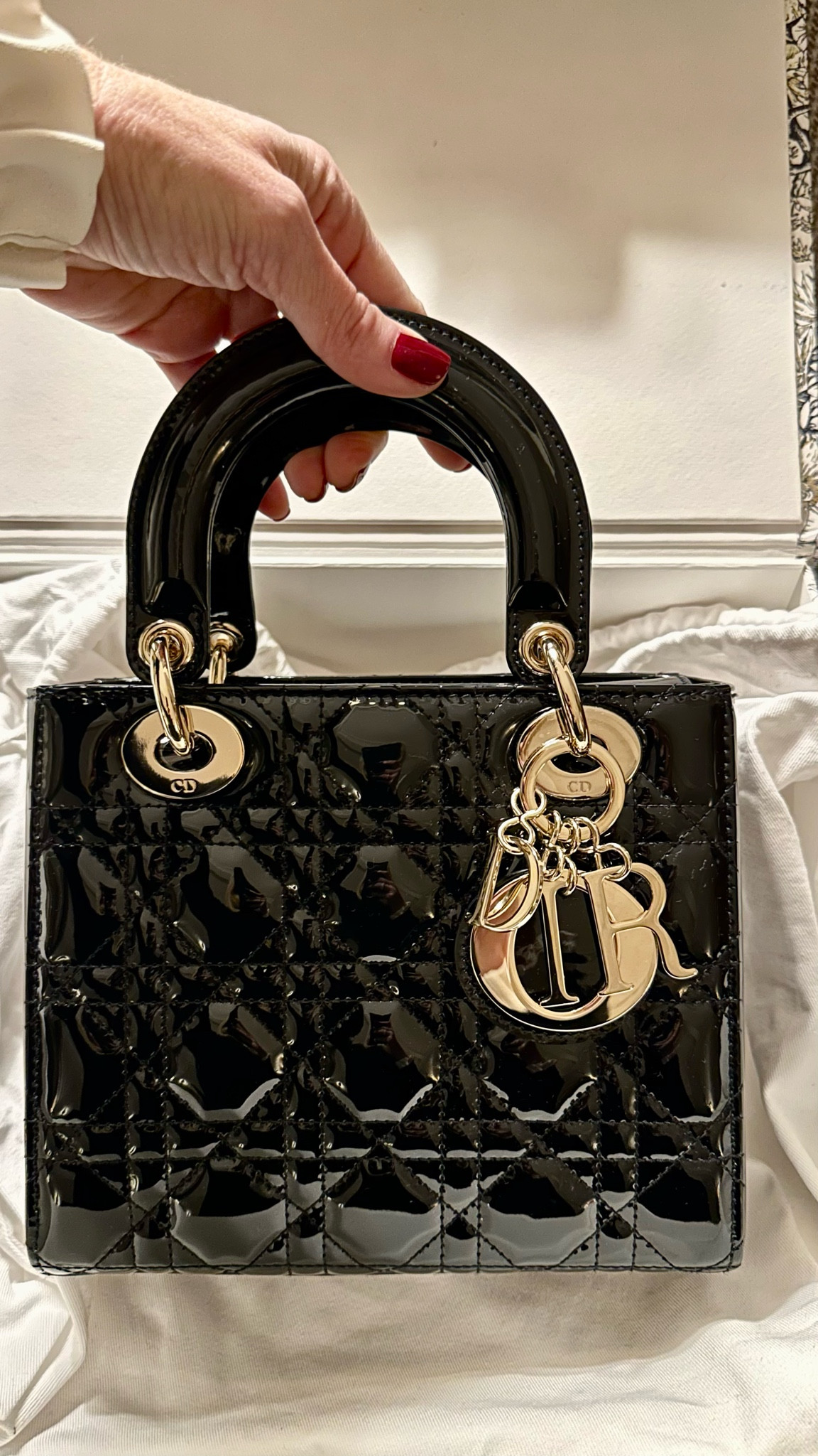 Small Lady Diana bag in black patent 

#LTKitbag #LTKeurope #LTKGiftGuide