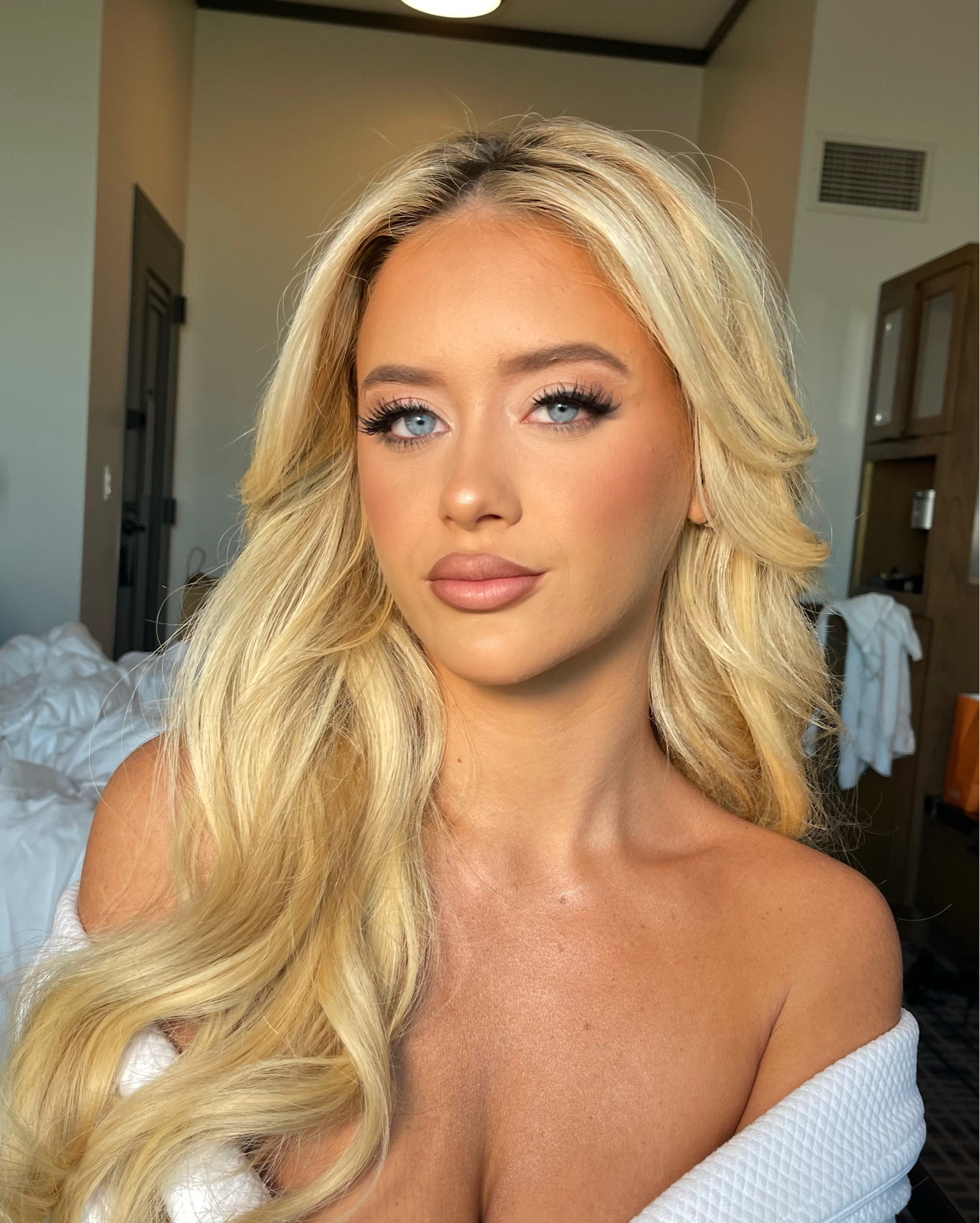 Glam on Kaylor for LTK CON💫
This lip combo is soooo good!!



#LTKBeauty