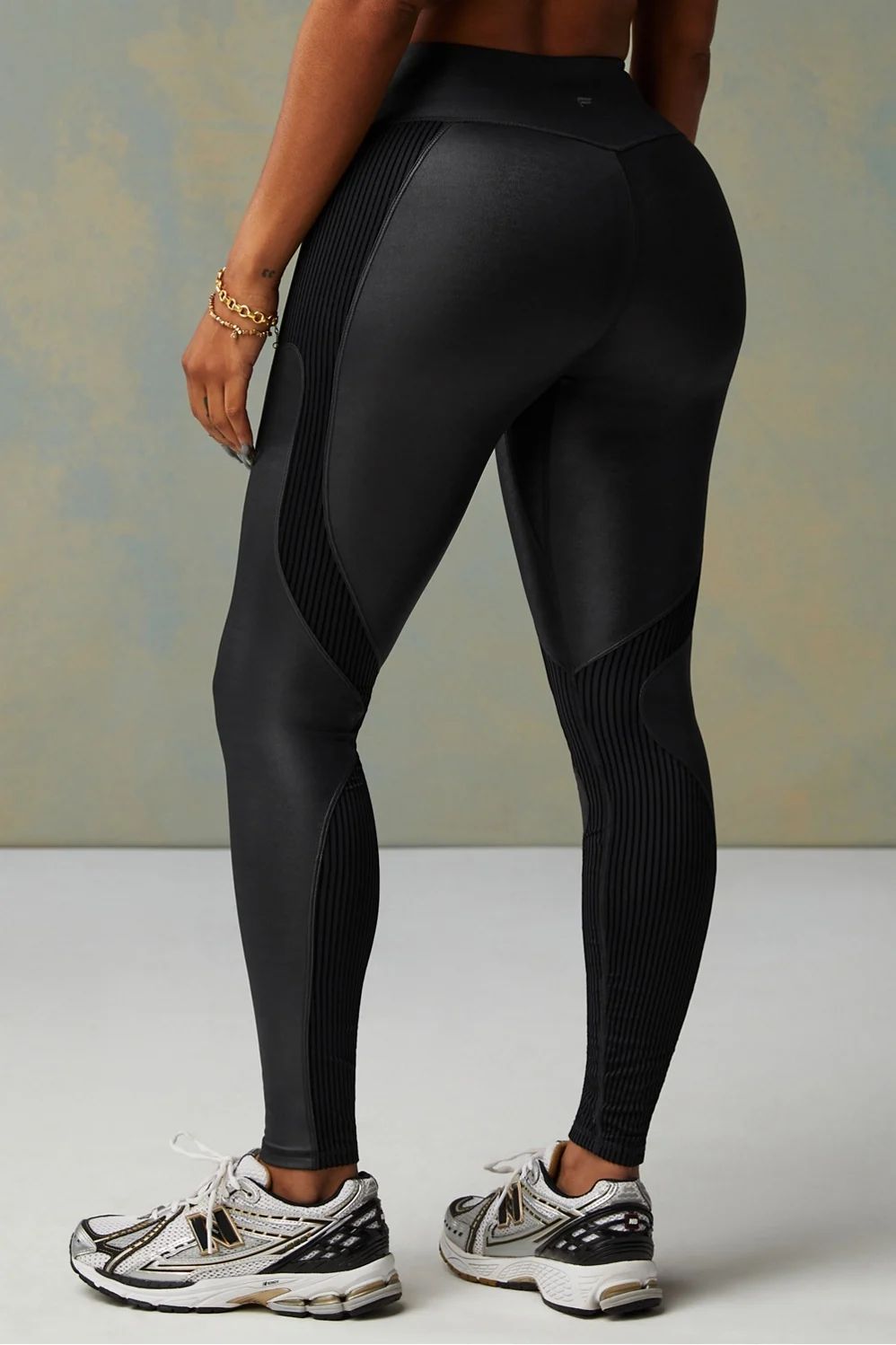 Motion365+ Contour High-Waisted Legging | Fabletics - North America