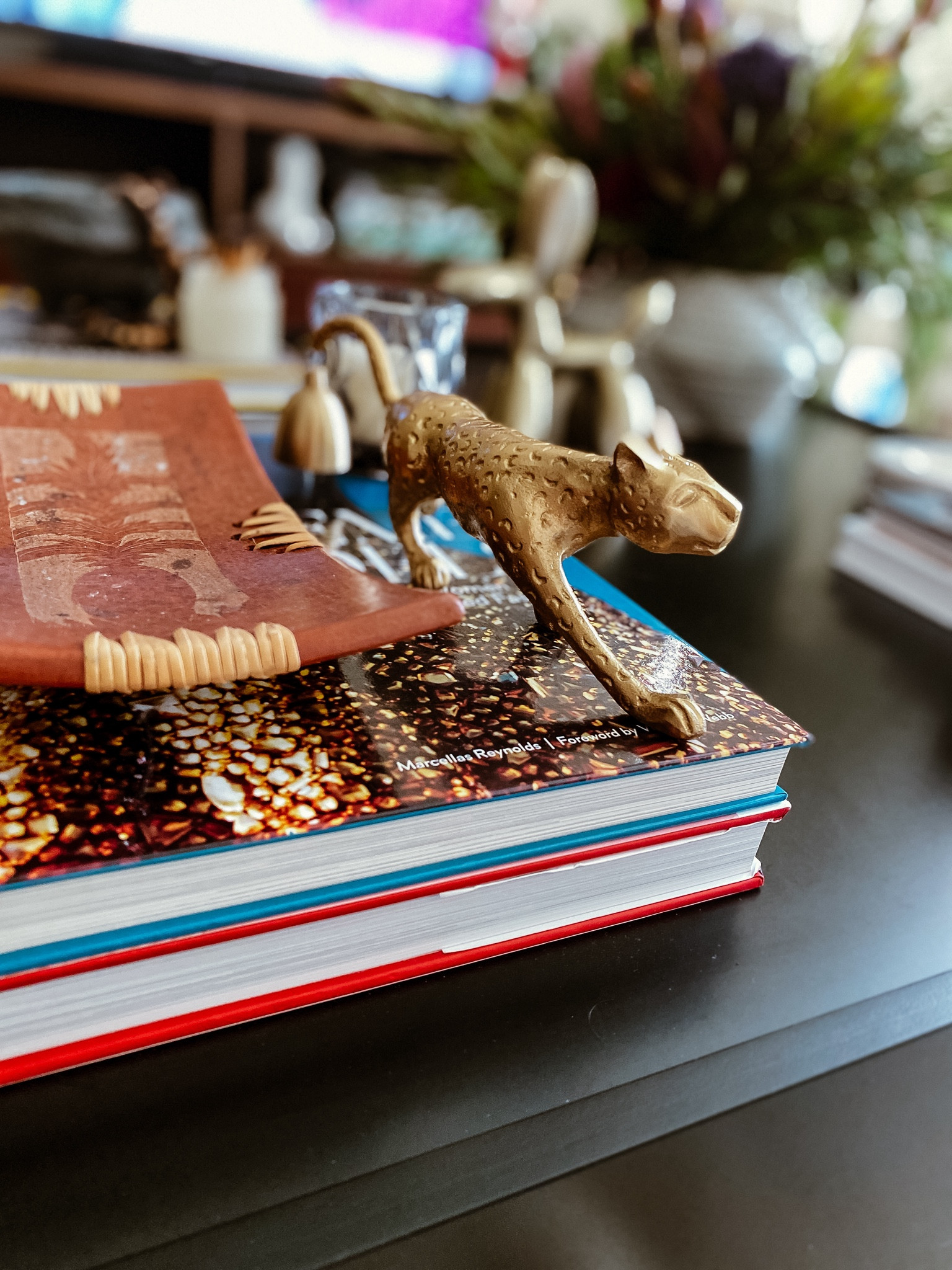 Coffee table style 

#LTKStyleTip #LTKHome #LTKGiftGuide