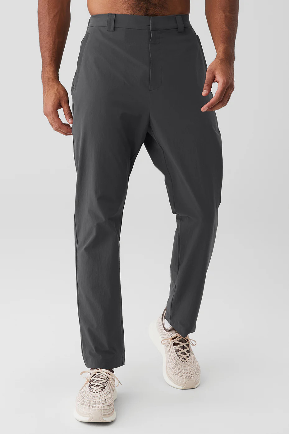 Alo YogaÅ½ | Co-Op Cropped Tech Trouser in Anthracite, Size: Large | Alo Yoga (US)