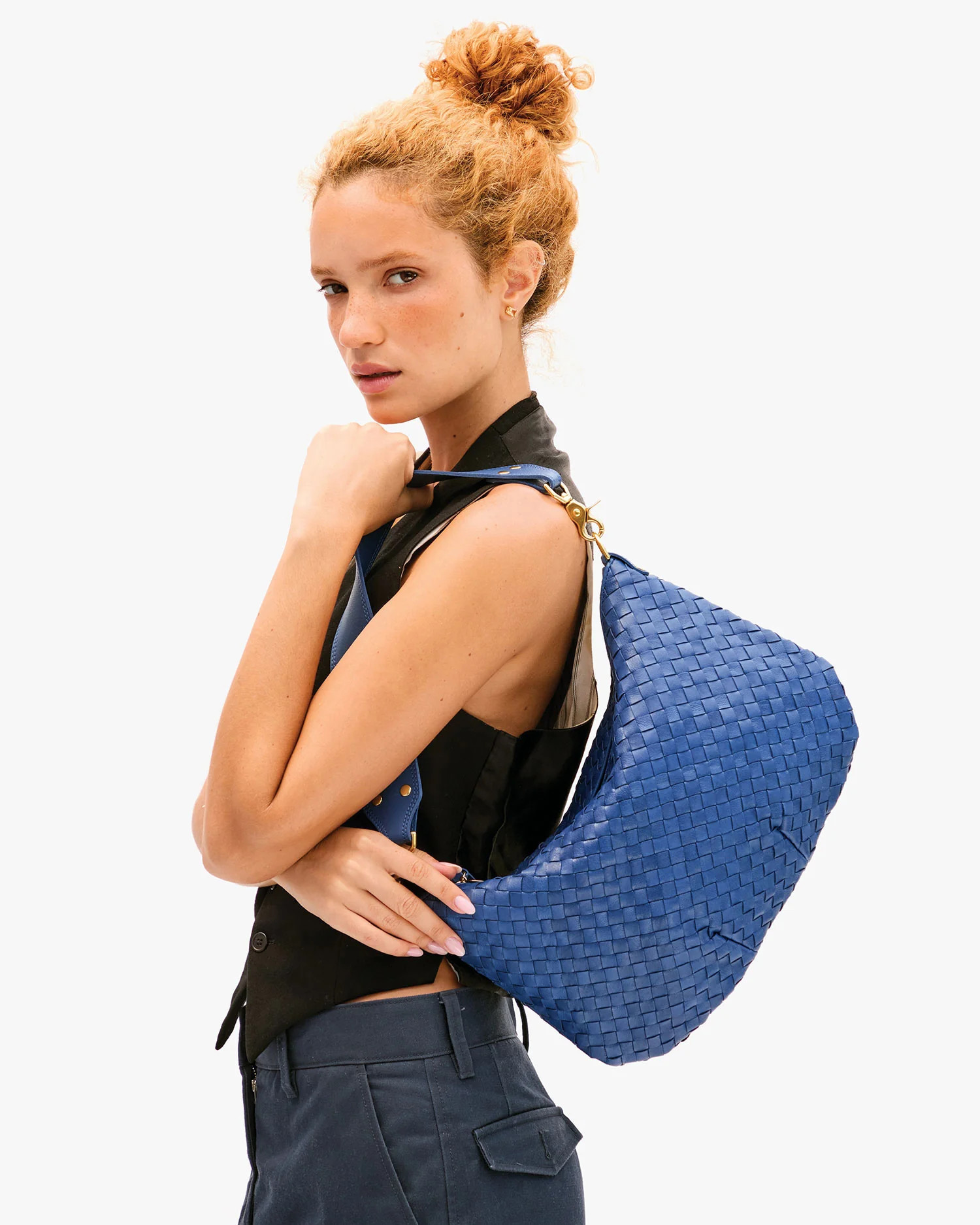 Moyen Messenger | Clare V.