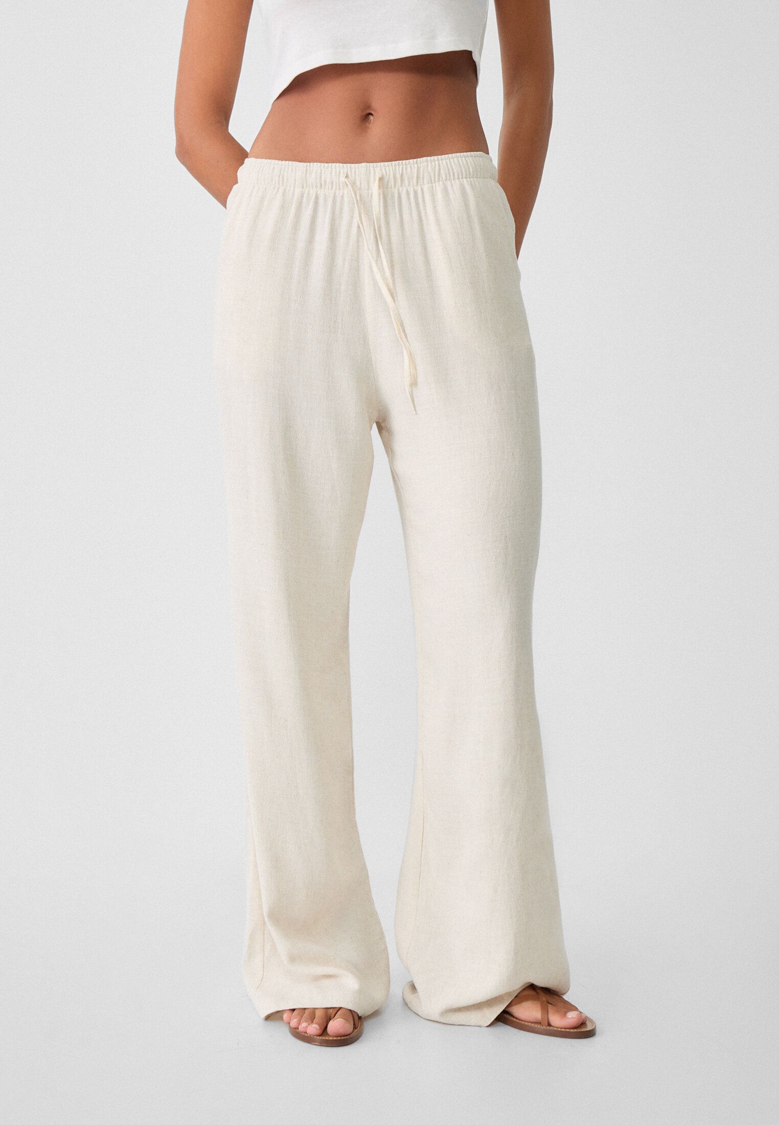 Loose-fitting linen blend trousers | Stradivarius (UK)