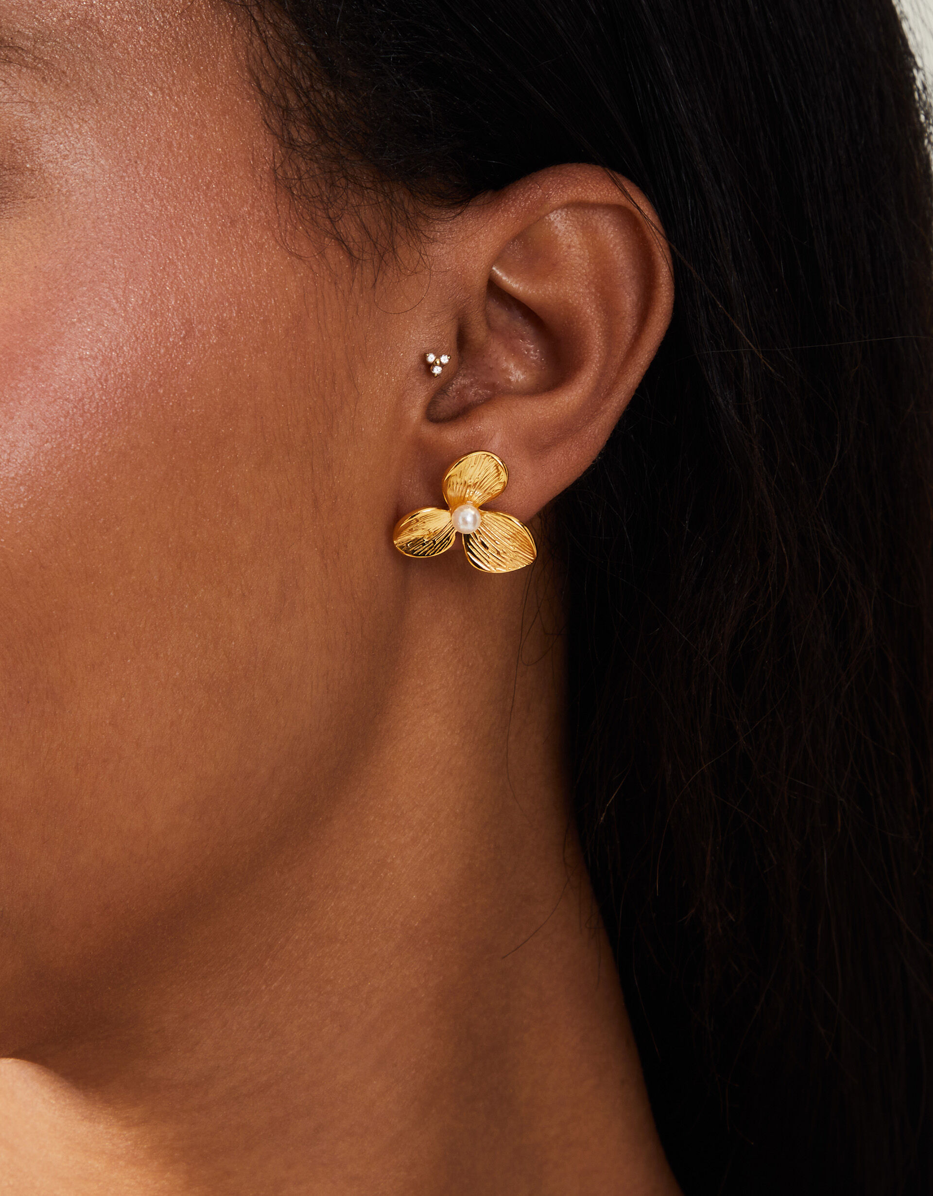 14ct Gold-Plated Pearl Flower Stud Earrings | Accessorize (Global)