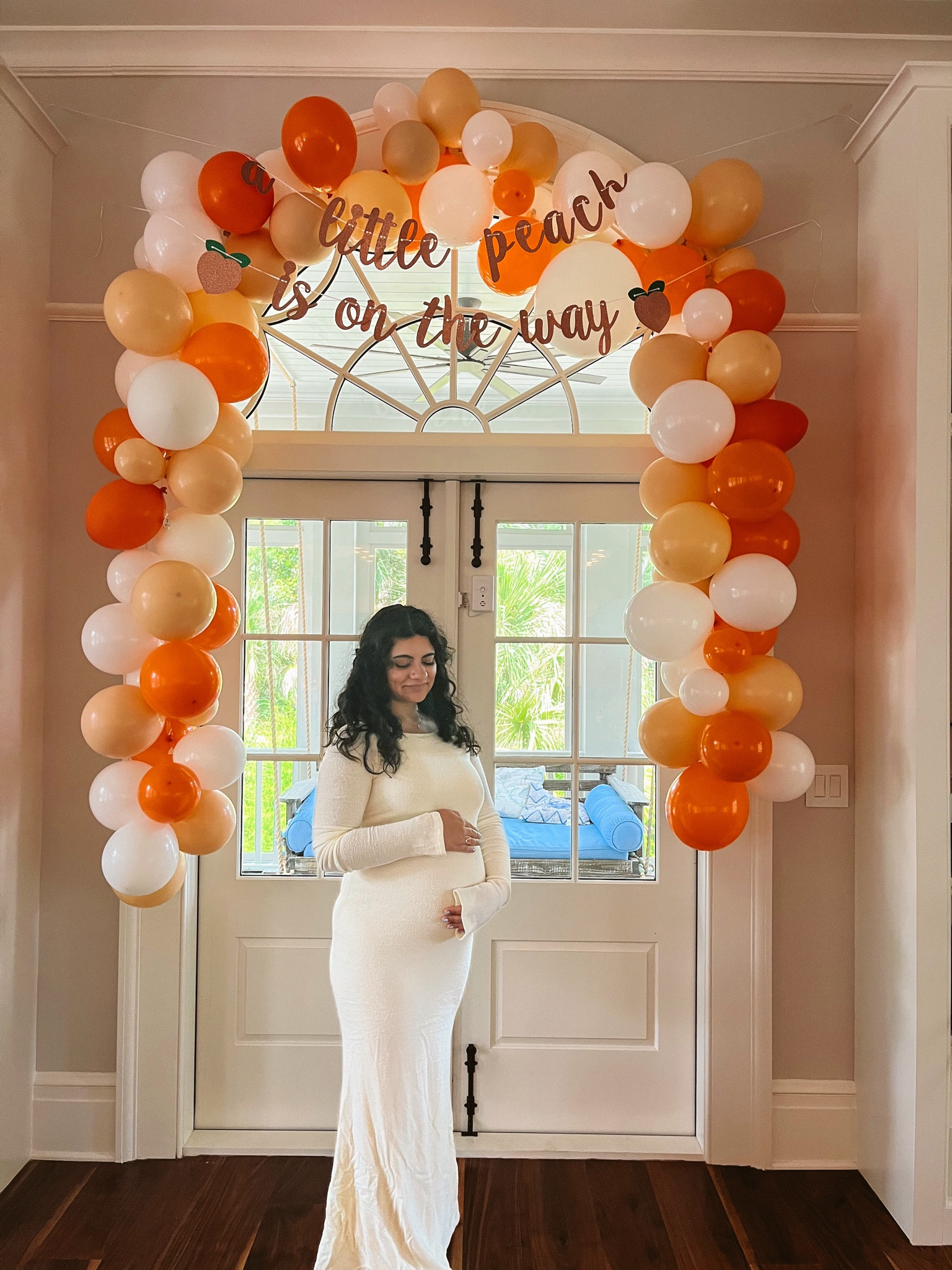 long sleeve form fitting comfy white dress 

#LTKStyleTip #LTKSeasonal #LTKBump