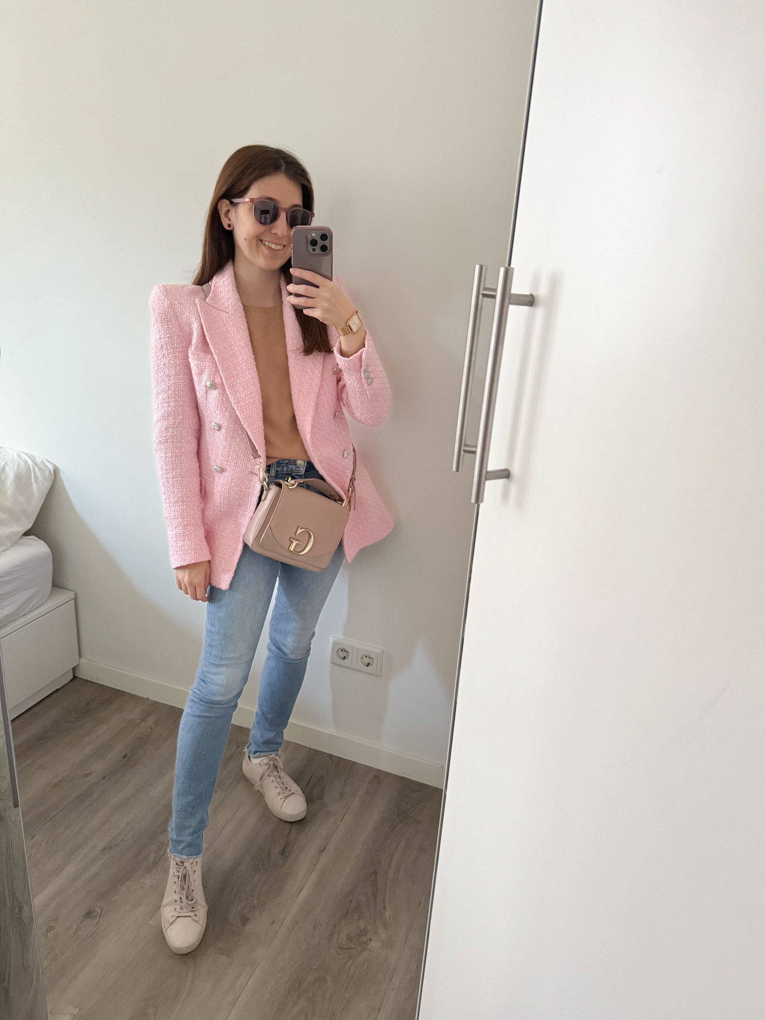 Embracing the early autumn weather by wearing a cashmere sweater ❤️

#LTKeurope #LTKautumn #LTKnederlands