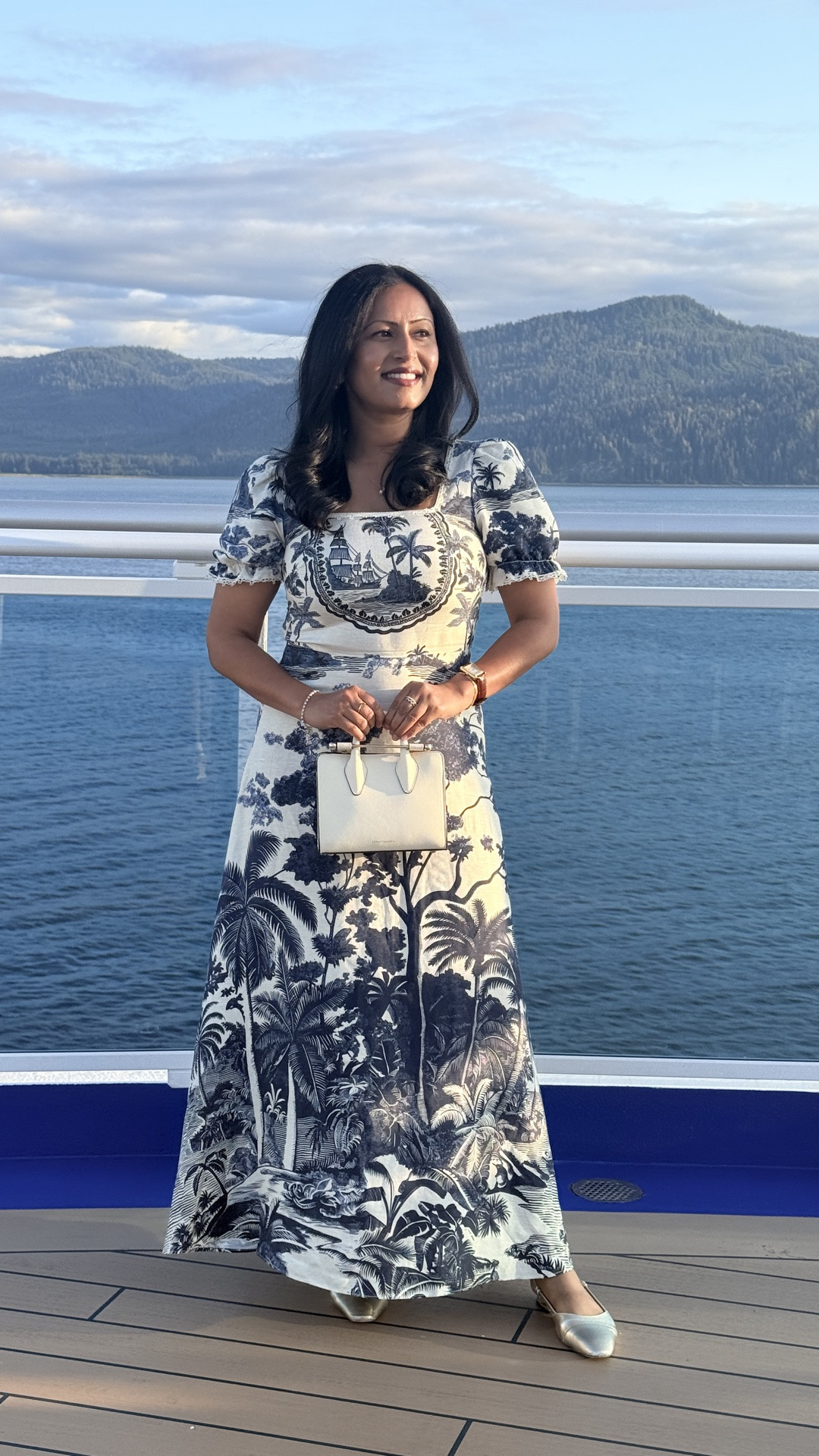 The perfect summer cruise linen dress from @hunterbellnyc 🚢 💙🌊

#LTKootd #LTKTravel #LTKPetite
