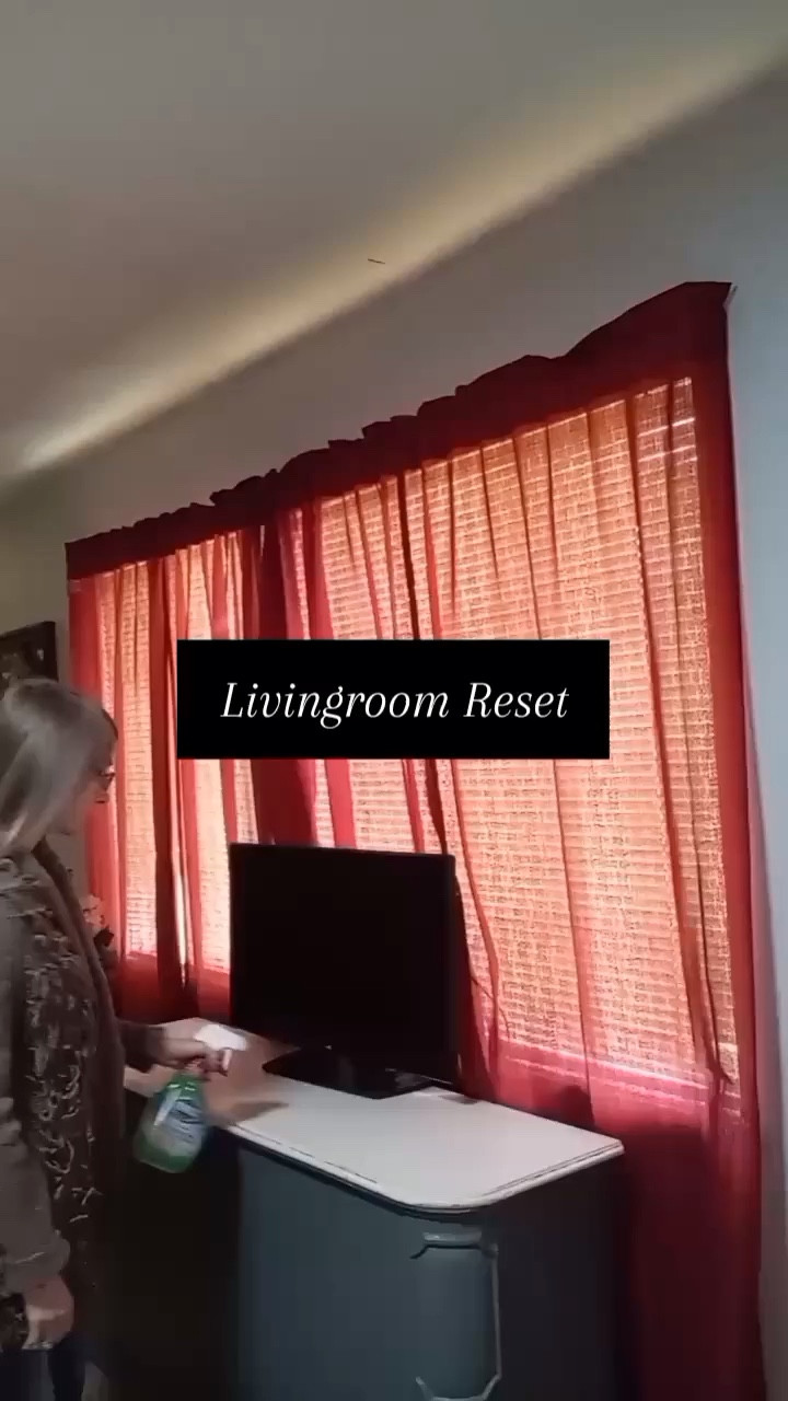 I'm cleaning my livingroom.

#LTKdayinmylife #LTKstorytime #LTKvlog