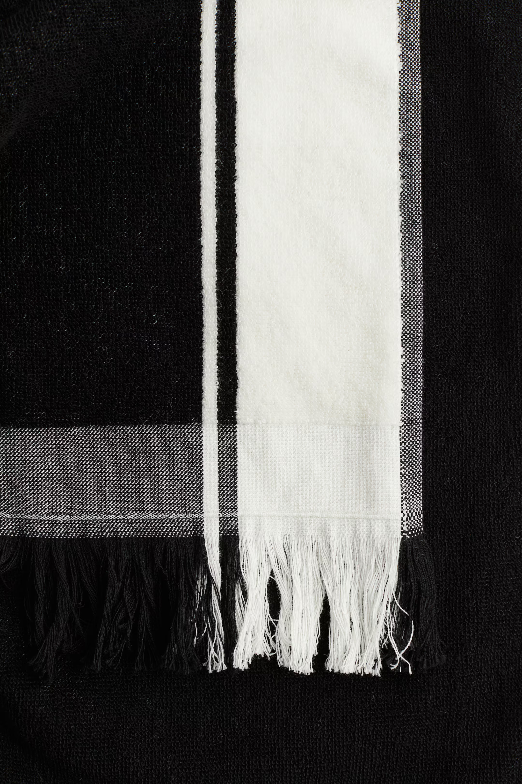 Black | H&M (US + CA)