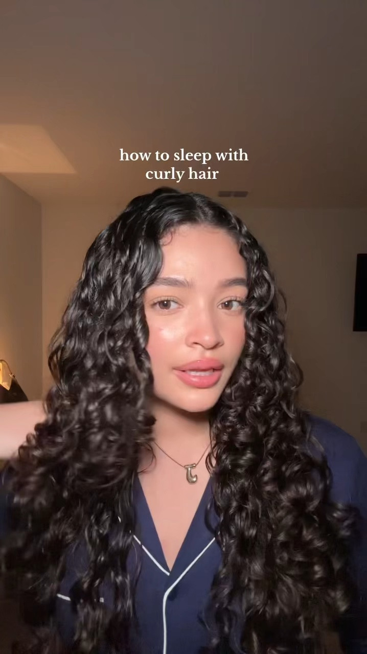 This is how you’re going to wake up with frizz free curls! #howtosleepwithcurls #satinbonnets #satinbonnet #sleepingwithcurlyhair #curly #curlyhairproblems #curlyhair #curlyhairroutine #curlyhairtutorial #curlygirl #curlyhaircheck #curlyhairtips #bonnet