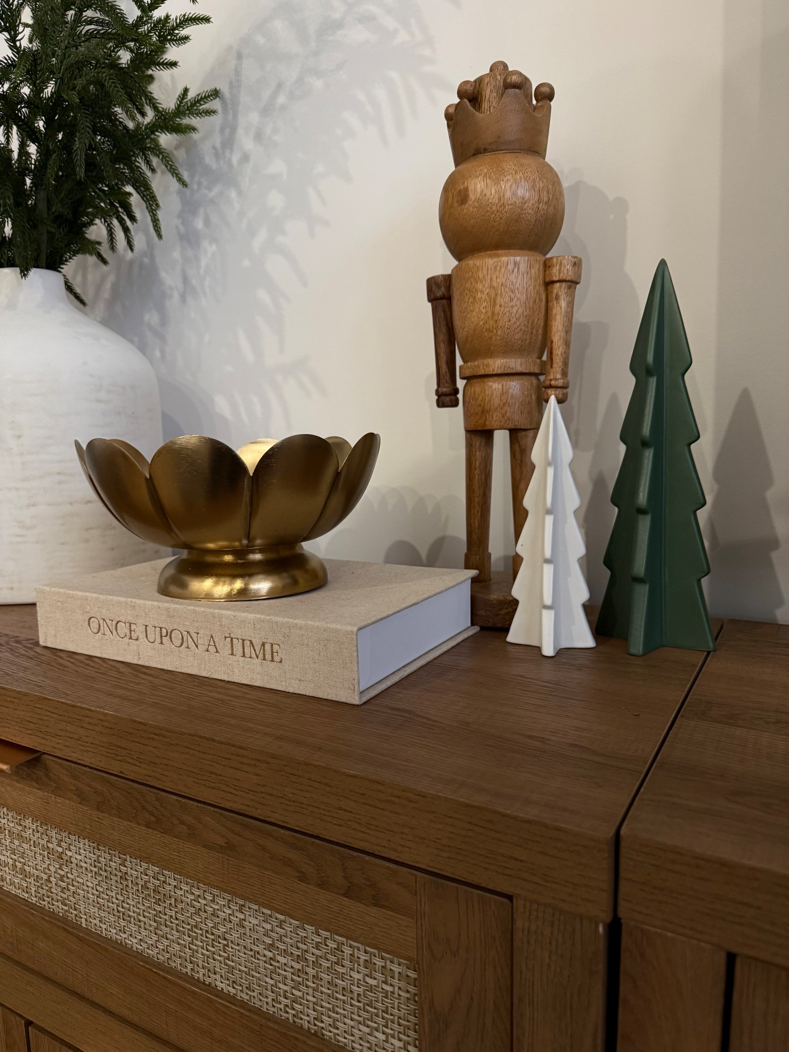 the nutcracker is the star of the show!

Holiday decor, decorations, Christmas, tree, candle, greenery, bfcm 

#LTKCyberWeek #LTKHoliday #LTKGiftGuide