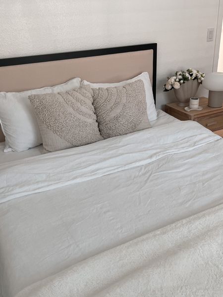 Cozy and neutral bedding for summer 🛌🕊️

Home decor/duvet cover/guest room decor 

#LTKhome #LTKsalealert #LTKstyletip