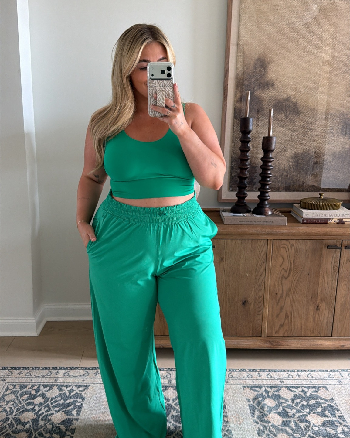 #VSpartner my recent @victoriassecret order!!! 
Bra — true to size 
Green bra top — XL 
Green pants — XL 
Robe — XL